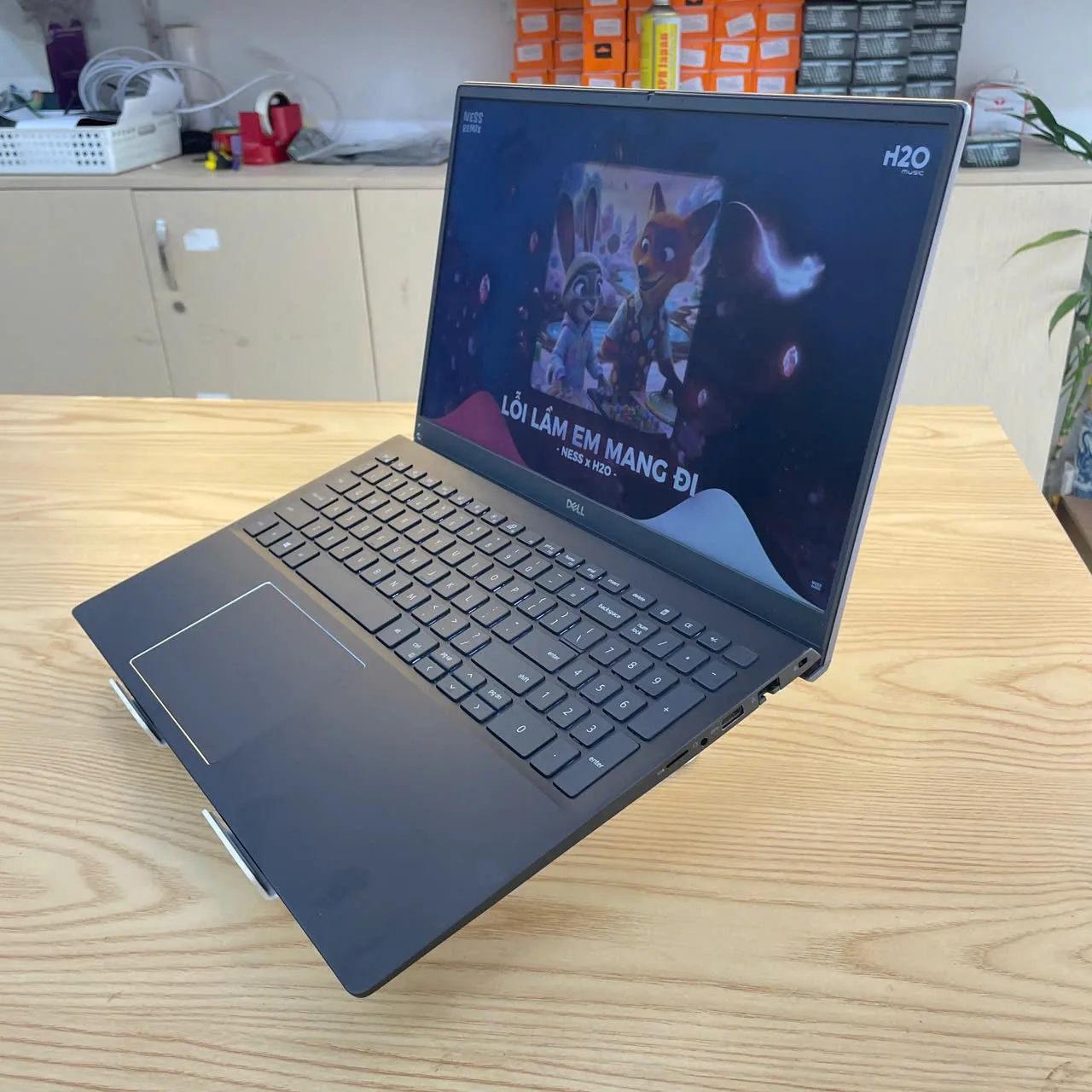 Dell Vostro 5502 Core i5-1135G7/ Ram 8GB/ SSD 512GB/ MX330/15.6 FHD