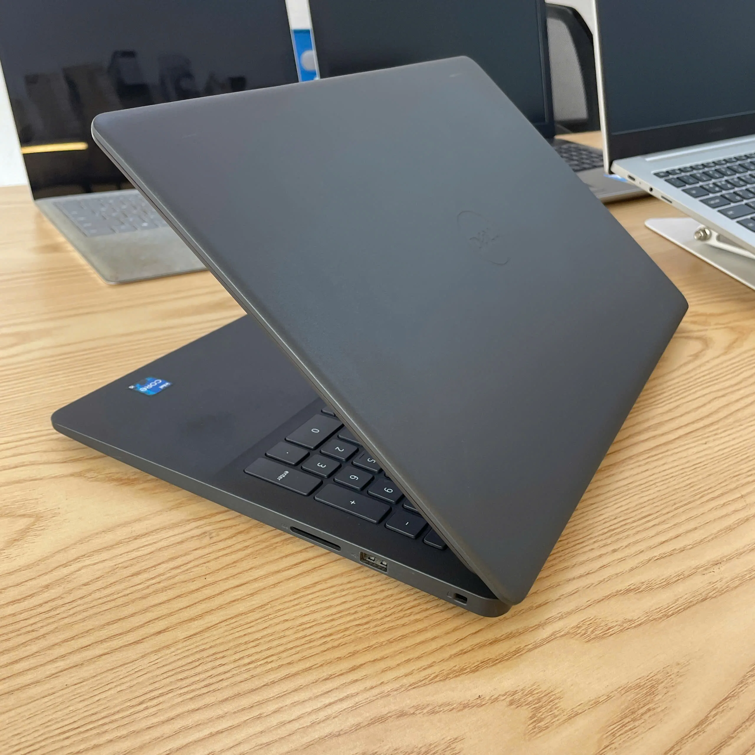 Dell Inspiron 3501 Core i5-1135G7/ Ram 8GB/ SSD 256GB/ Màn hình 15.6" Full HD