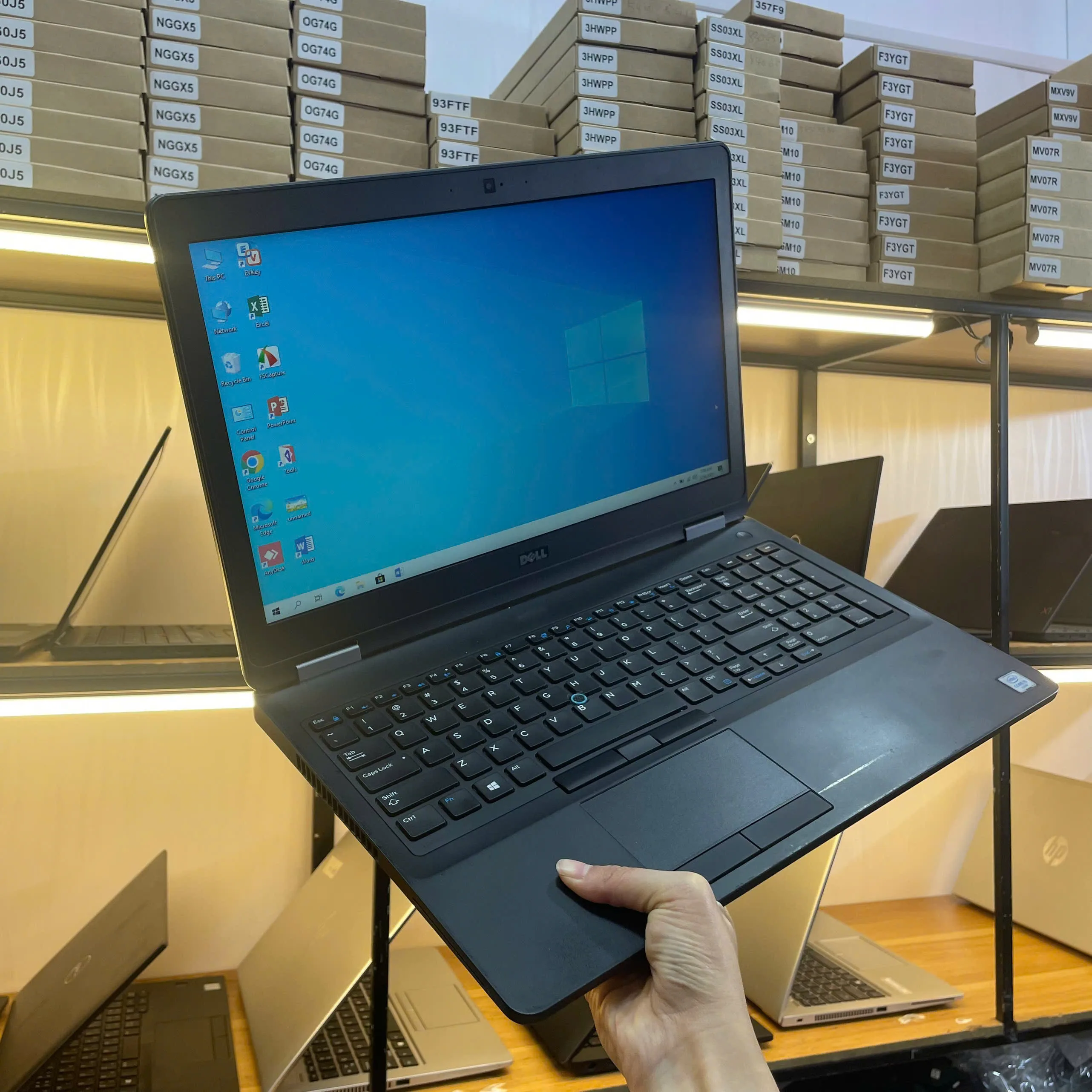 DELL Latitude 5570 Core I7-6820HQ/4/128/15.6"FHD