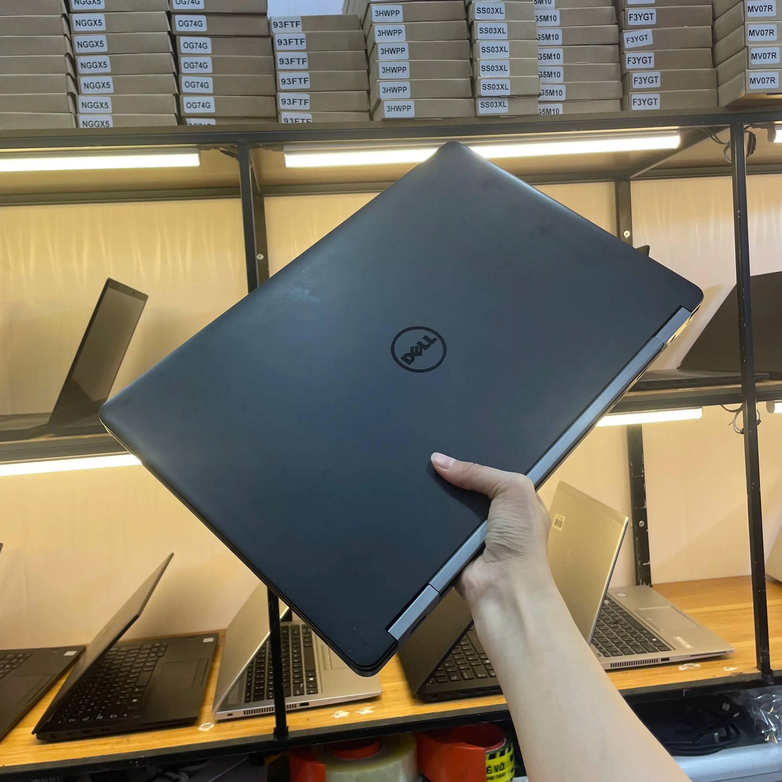 DELL Latitude 5570 Core I7-6820HQ/4/128/15.6"FHD
