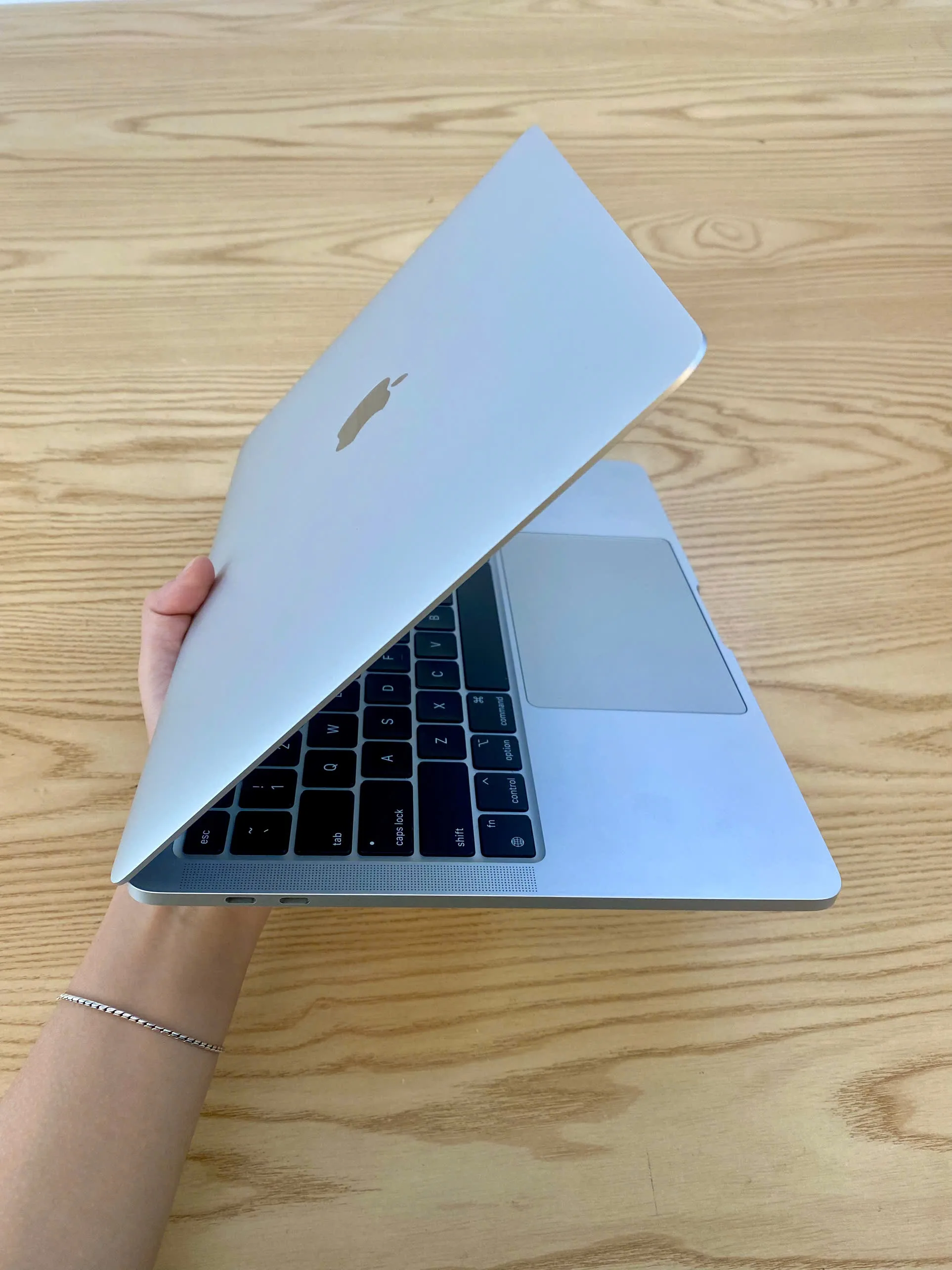 Macbook Pro M1 Ram 8/SSD 256/13.3inch Touch Bar