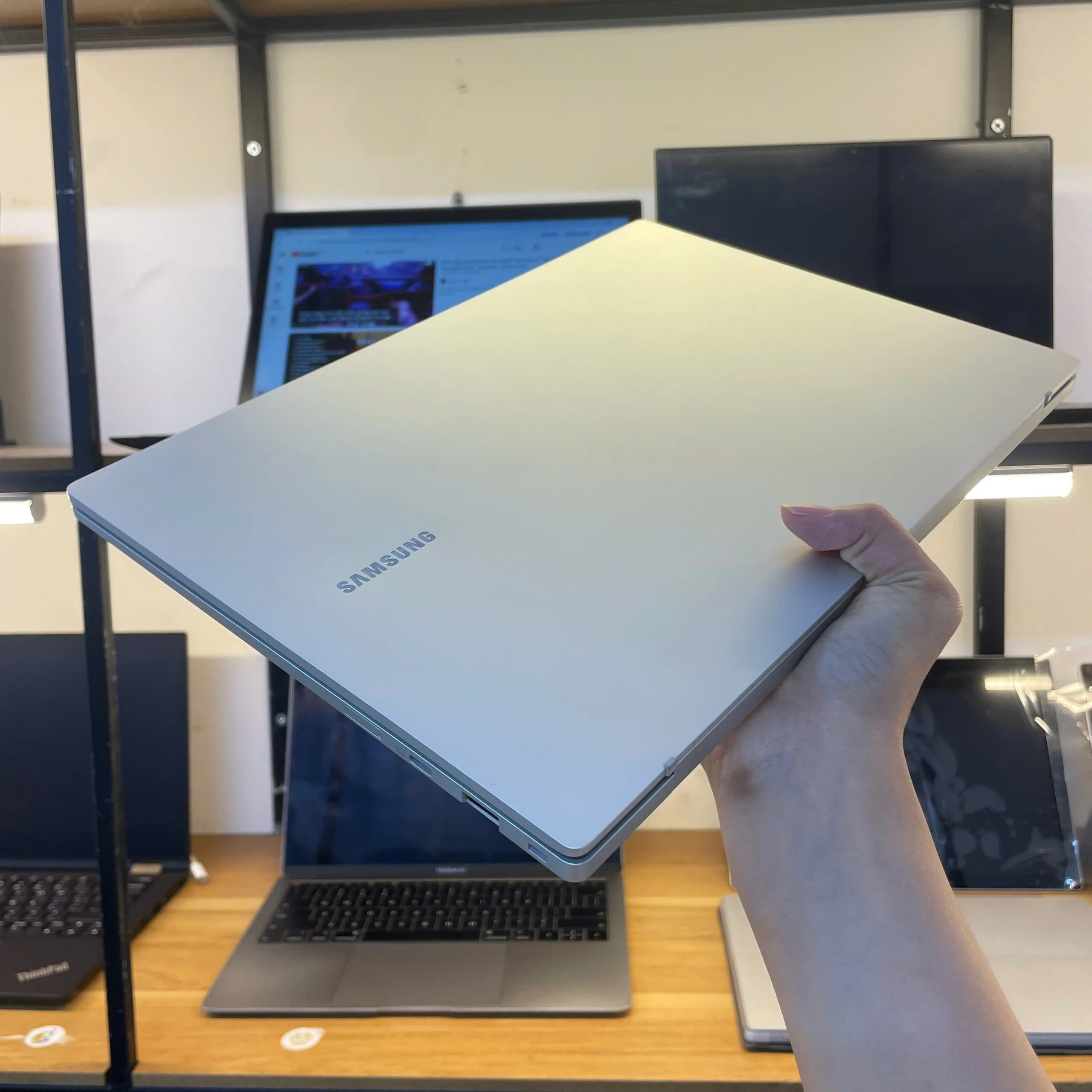 SAMSUNG BOOK3 GO Snapdragon 7 gen 3/ram 4/ssd 128/14"HD