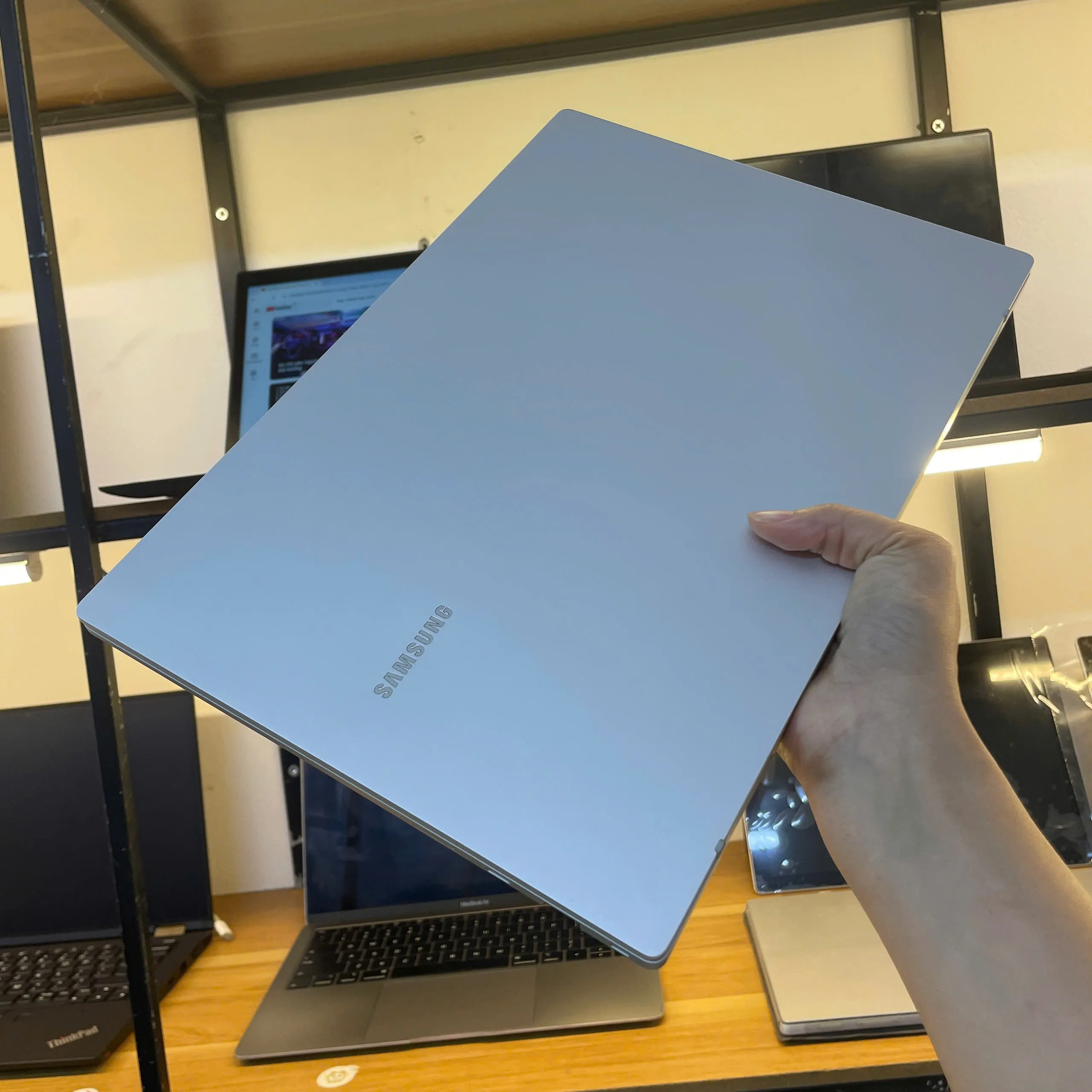 SAMSUNG BOOK3 GO Snapdragon 7 gen 3/ram 4/ssd 128/14"HD