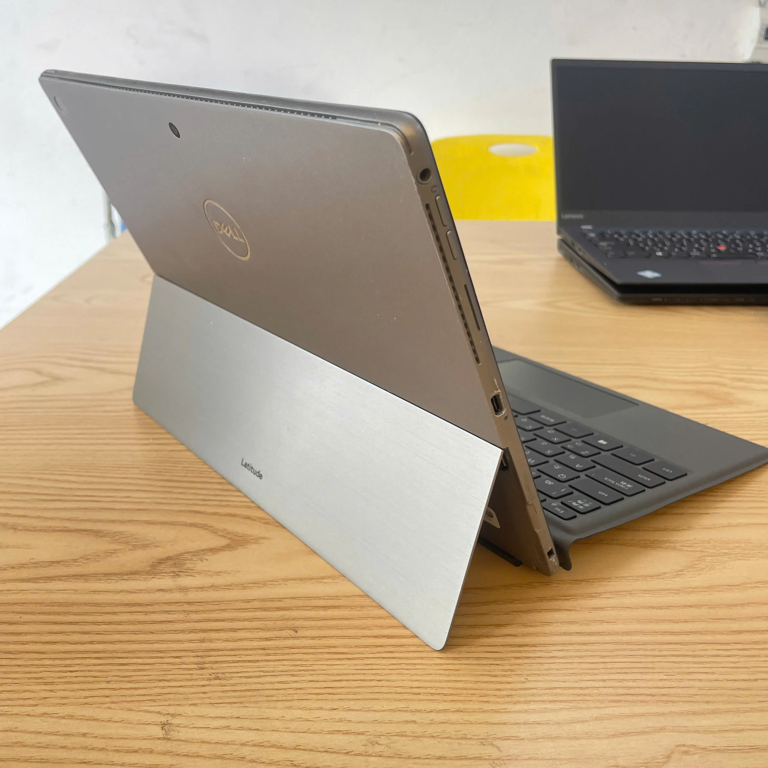 Dell Latitude 7320 detachable 2in1 core i5-1140G7/Ram 8Gb/SSD 256Gb/Màn hình 13.3"