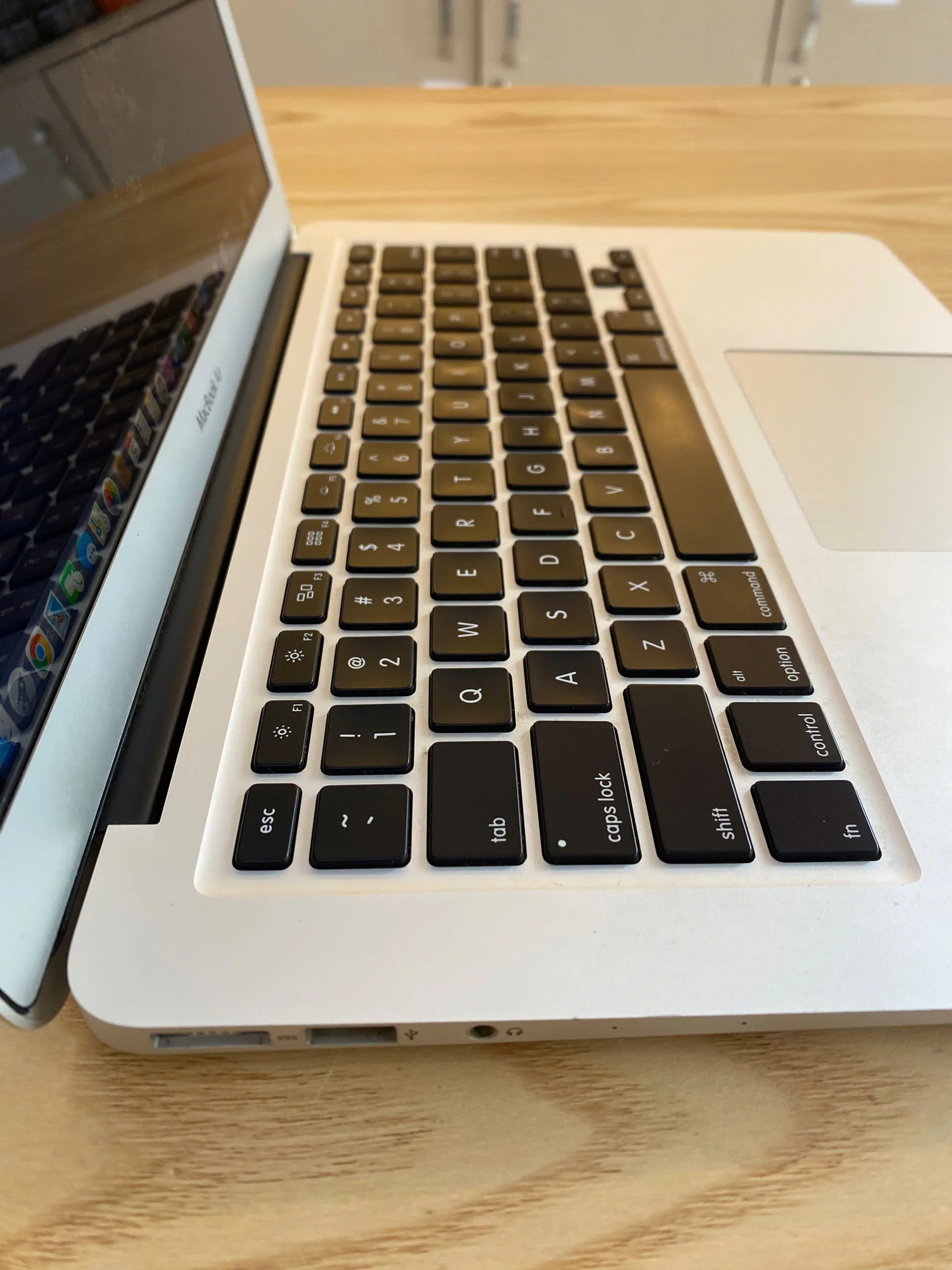 Macbook Air 2017 core i5 Ram 8GB SSD 256GB/Màn hình 13.3"