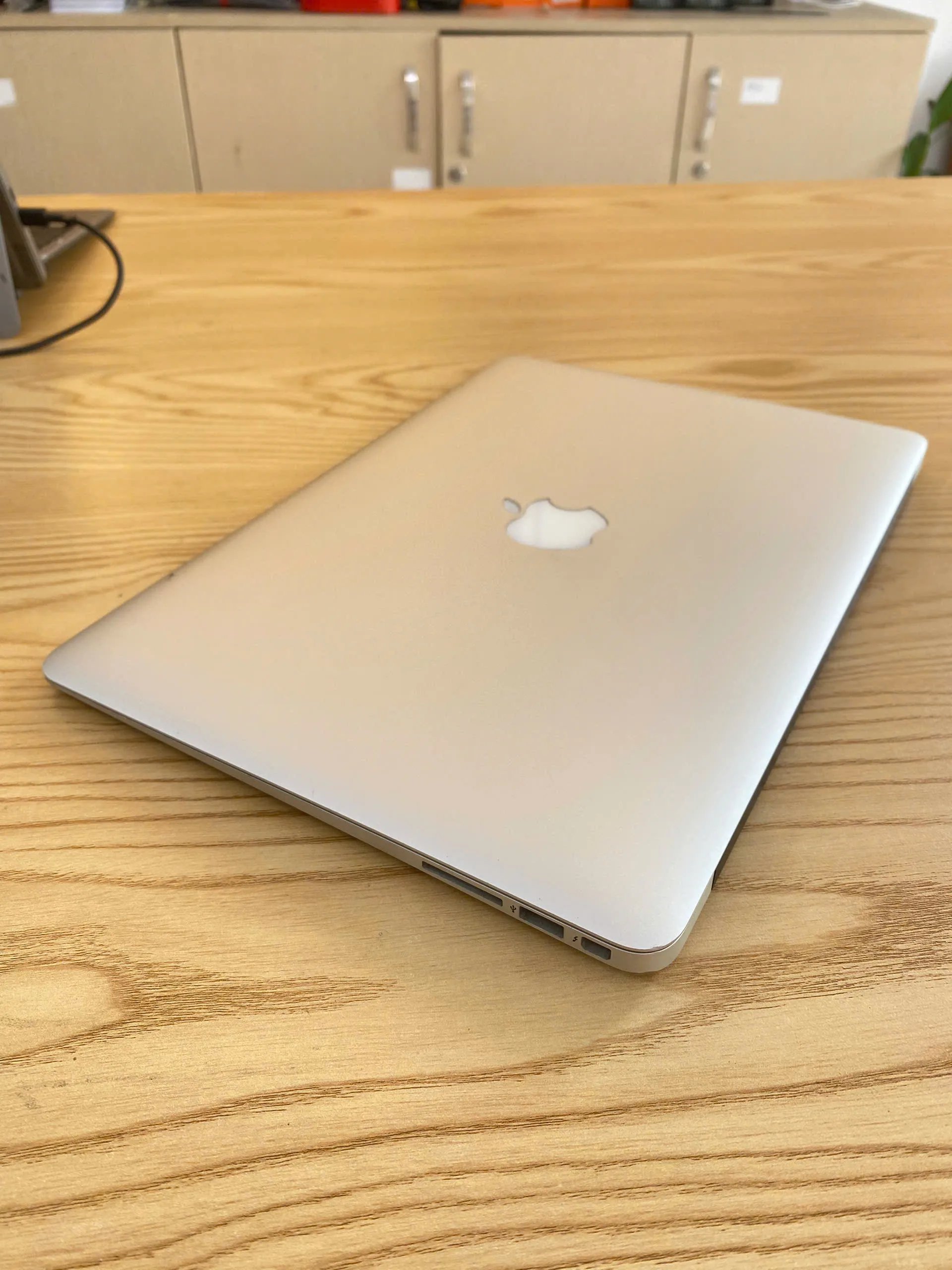 Macbook Air 2017 core i5 Ram 8GB SSD 256GB/Màn hình 13.3"