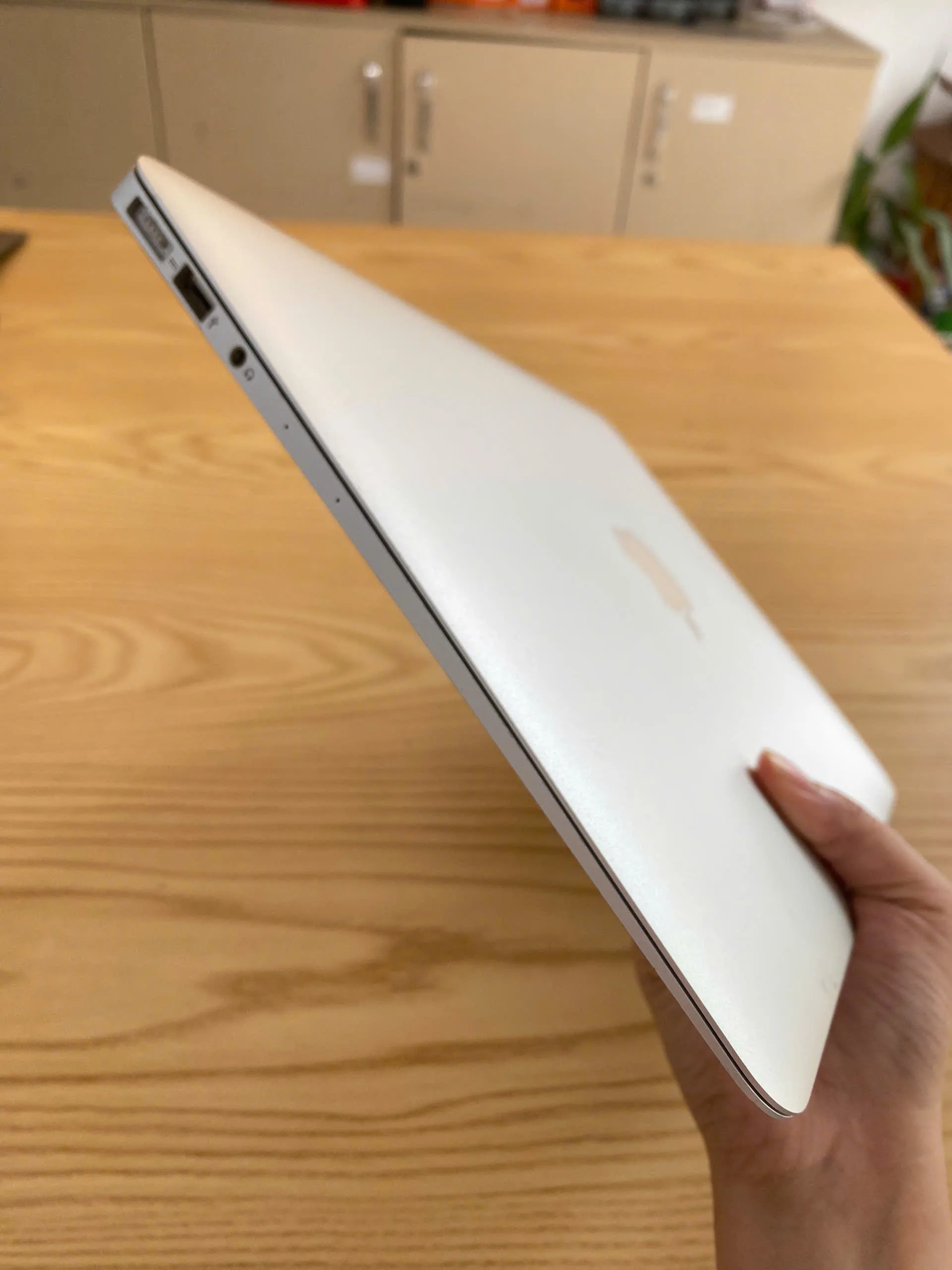 Macbook Air 2017 core i5 Ram 8GB SSD 256GB/Màn hình 13.3"