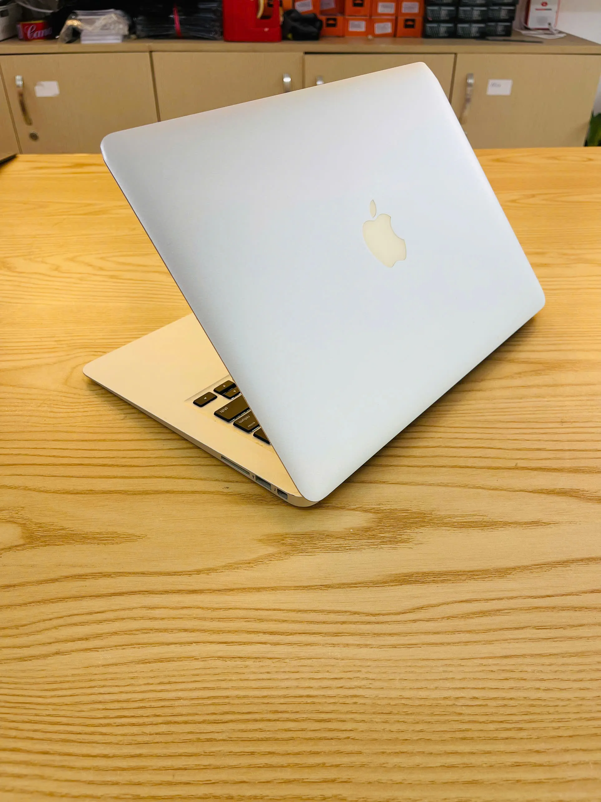 Macbook Air 2012 core i5 ram 4gb ssd 128/Màn hình 13.3"