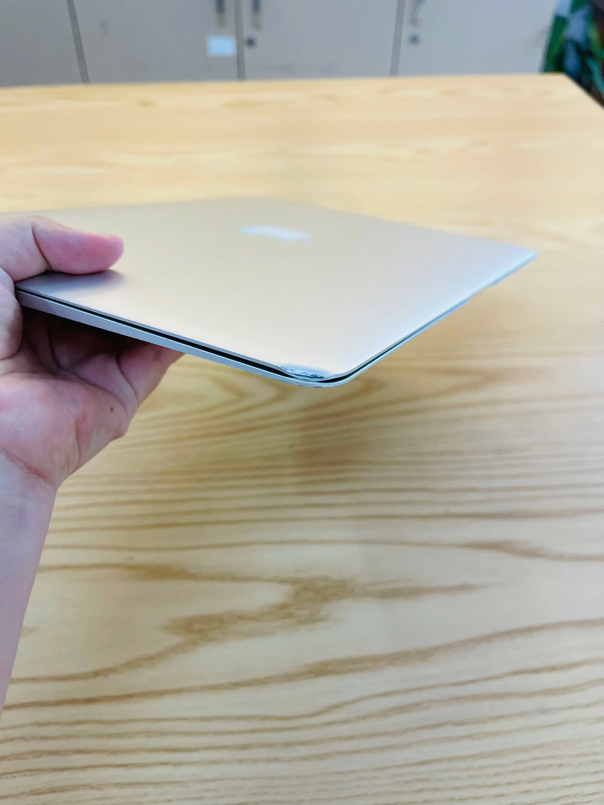 Macbook Air 2012 core i5 ram 4gb ssd 128/Màn hình 13.3"