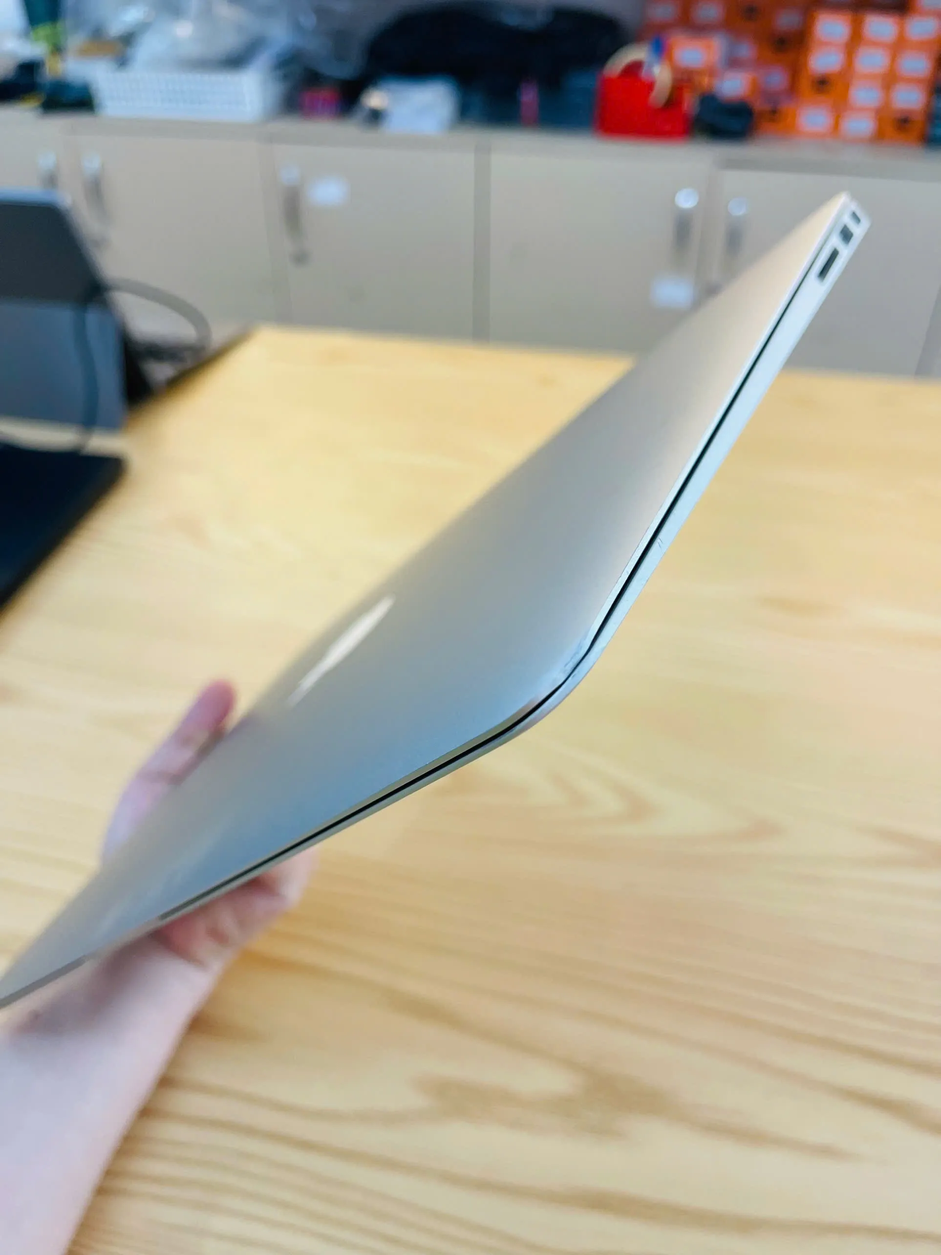 Macbook Air 2012 core i5 ram 4gb ssd 128/Màn hình 13.3"