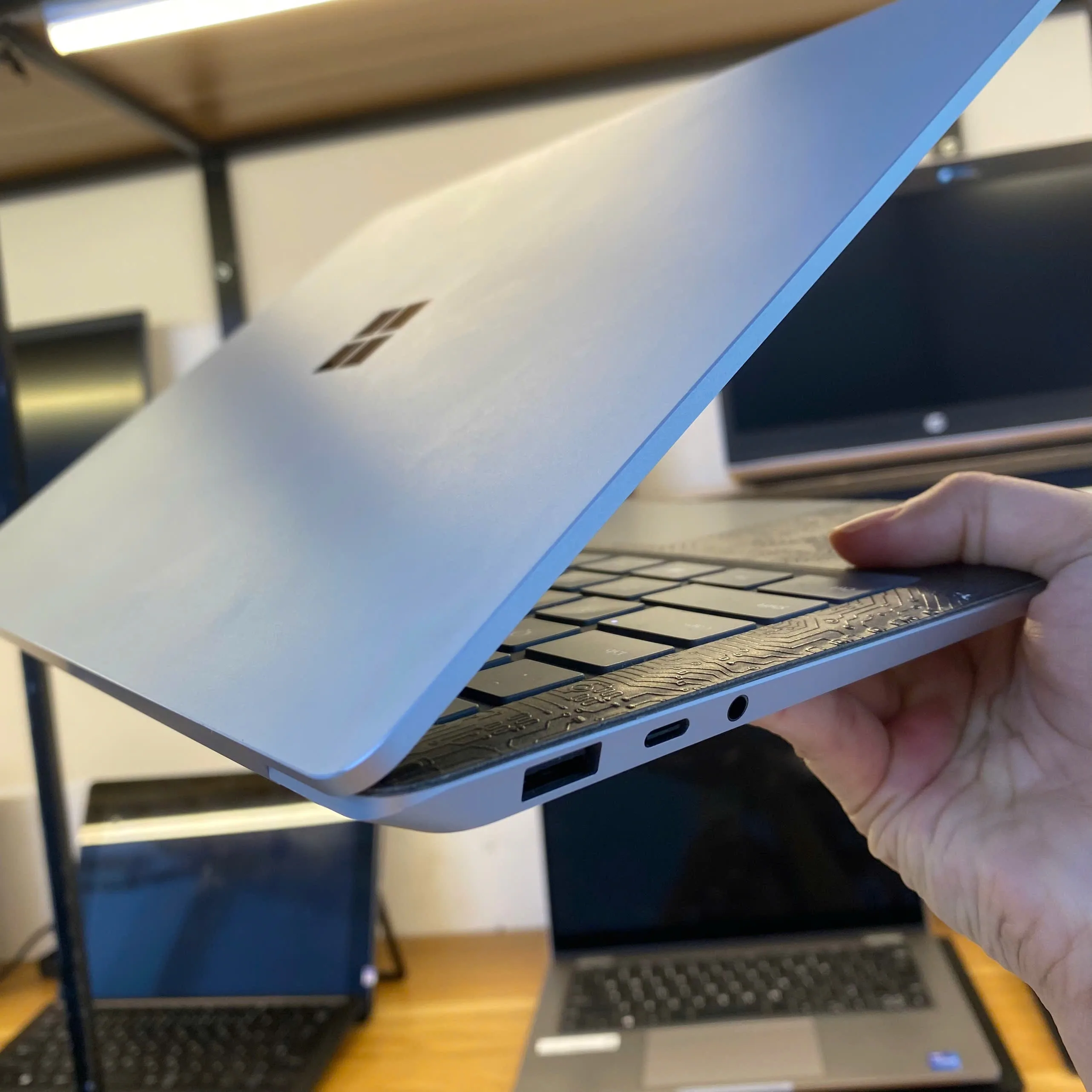 Surface Laptop 4 Ryzen 5/Ram 8GB/SSD 128/Màn hình 13.5" cảm ứng
