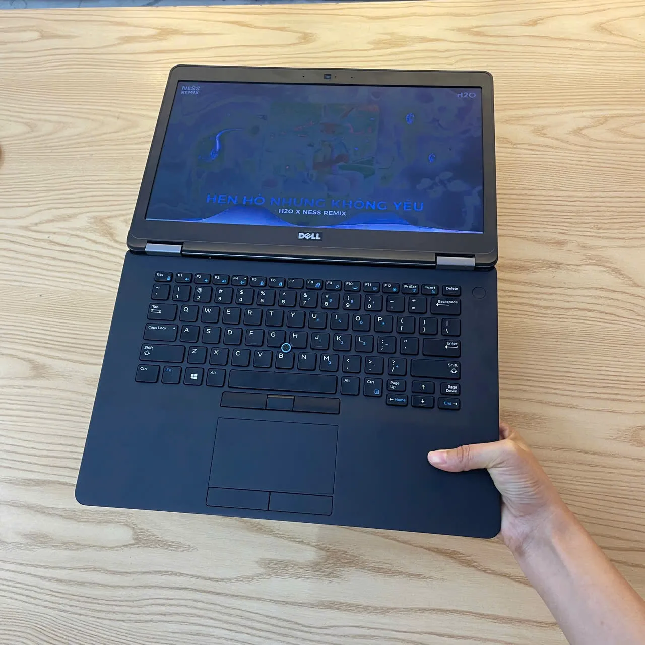 Dell Latitude 7470 core i5-6300/Ram 8GB/SSD 256GB/màn hình 14inch
