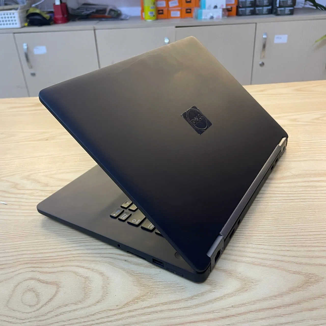 Dell Latitude 7470 core i5-6300/Ram 8GB/SSD 256GB/màn hình 14inch
