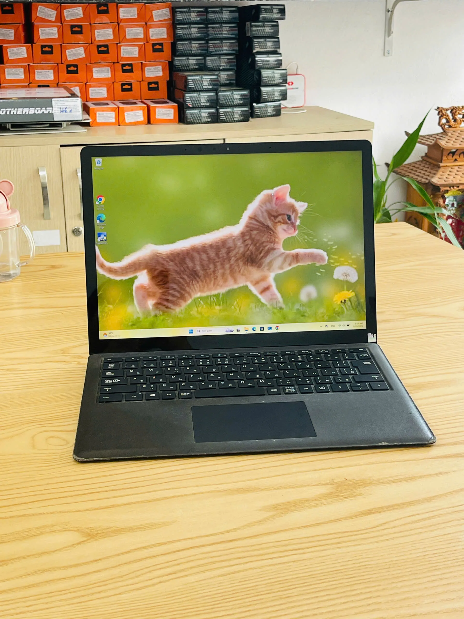 Surface Laptop 2 core i7-8650u ram 8gb ssd 256gb/Màn hình 13.5" 2K Cảm ứng