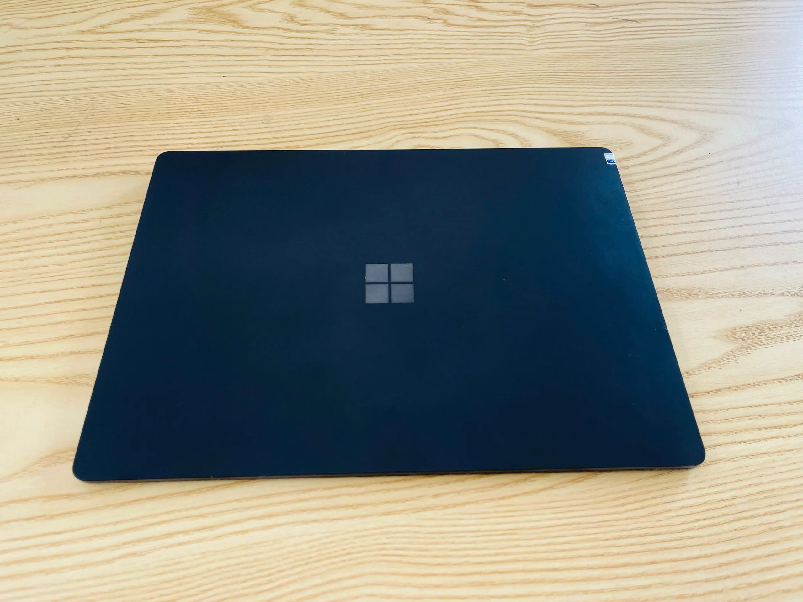 Surface Laptop 2 core i7-8650u ram 8gb ssd 256gb/Màn hình 13.5" 2K Cảm ứng