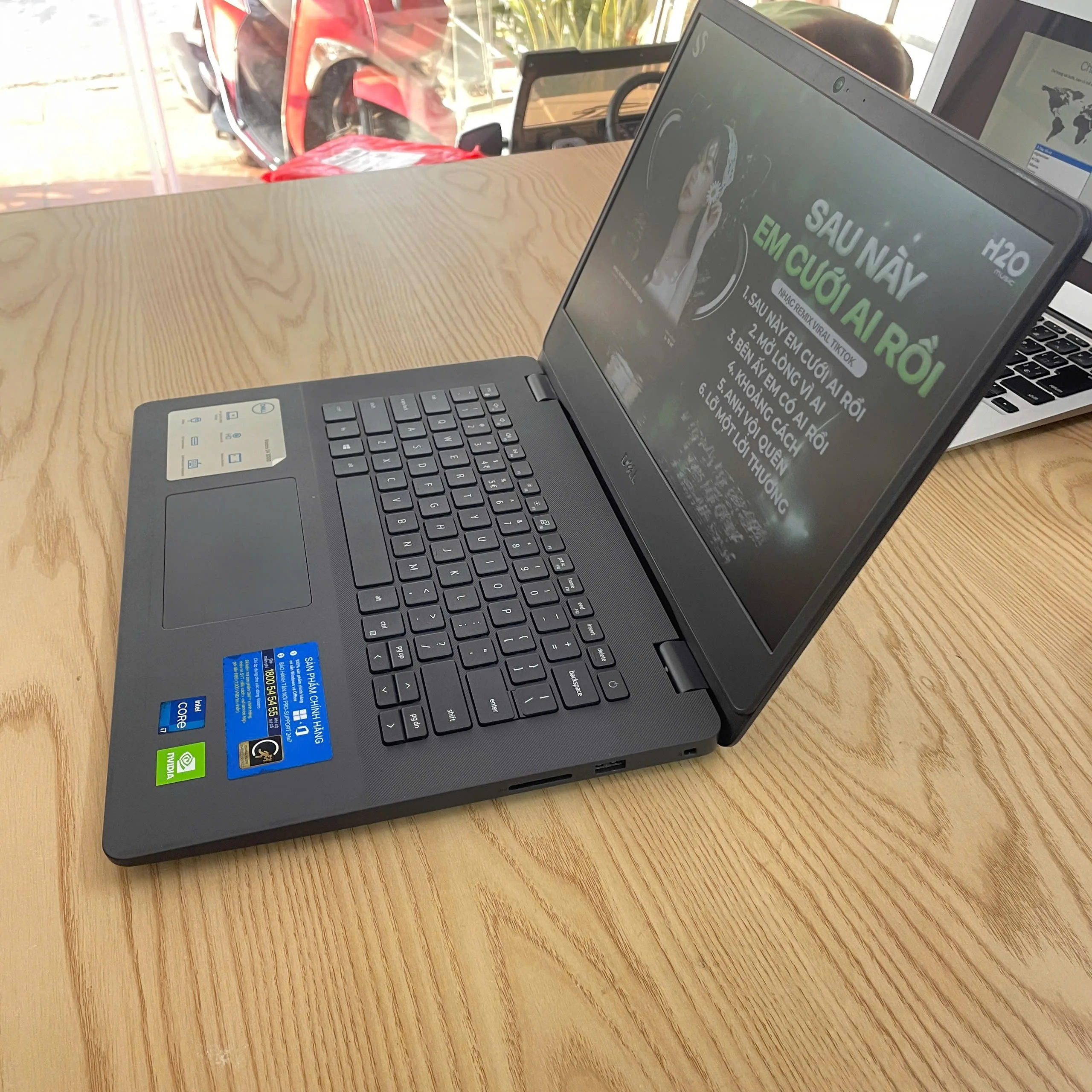Dell Vostro 3400 core i7-1165G7 ram 8gb ssd 256/Màn hình 14"