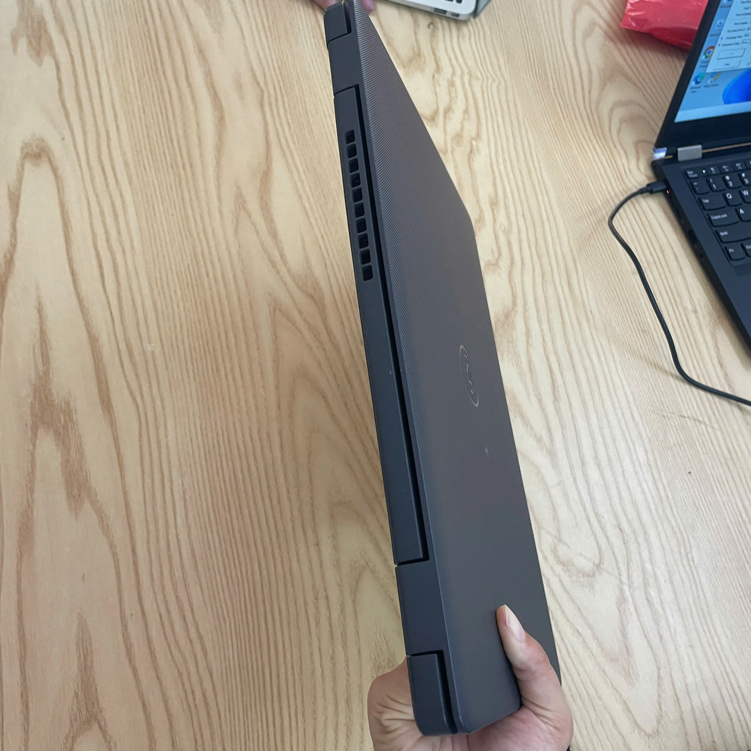 Dell Vostro 3400 core i7-1165G7 ram 8gb ssd 256/Màn hình 14"