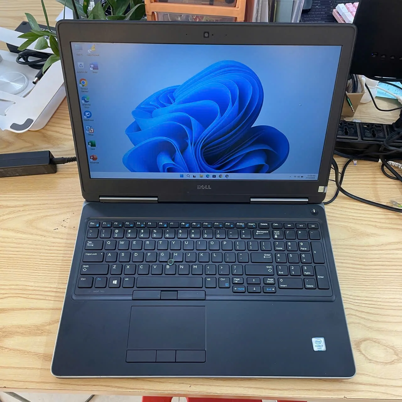 Dell Precision 7510 core i7-6820HQ/Ram 8GB/SSD 512GB/M1000M/màn 15.6"