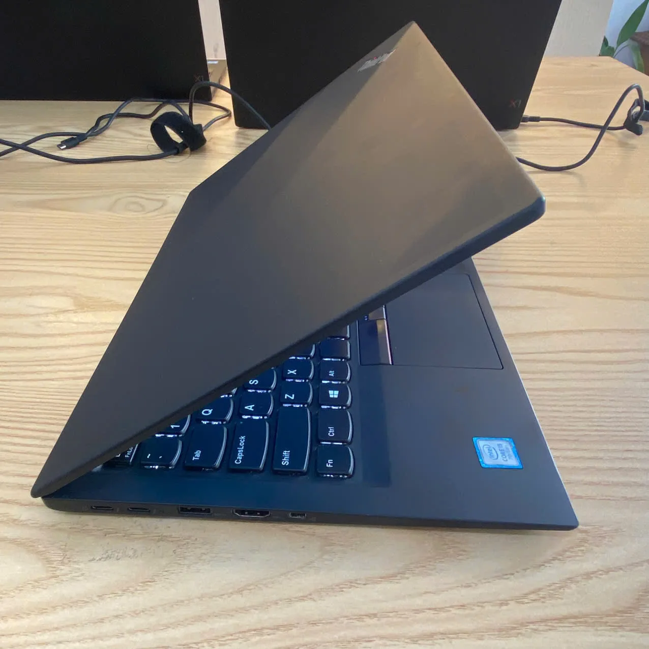 Thinkpad X1 Carbon gen 5 Core i5-7200u/ Ram 8GB/ SSD 256GB/ Màn hình 14.0" FHD