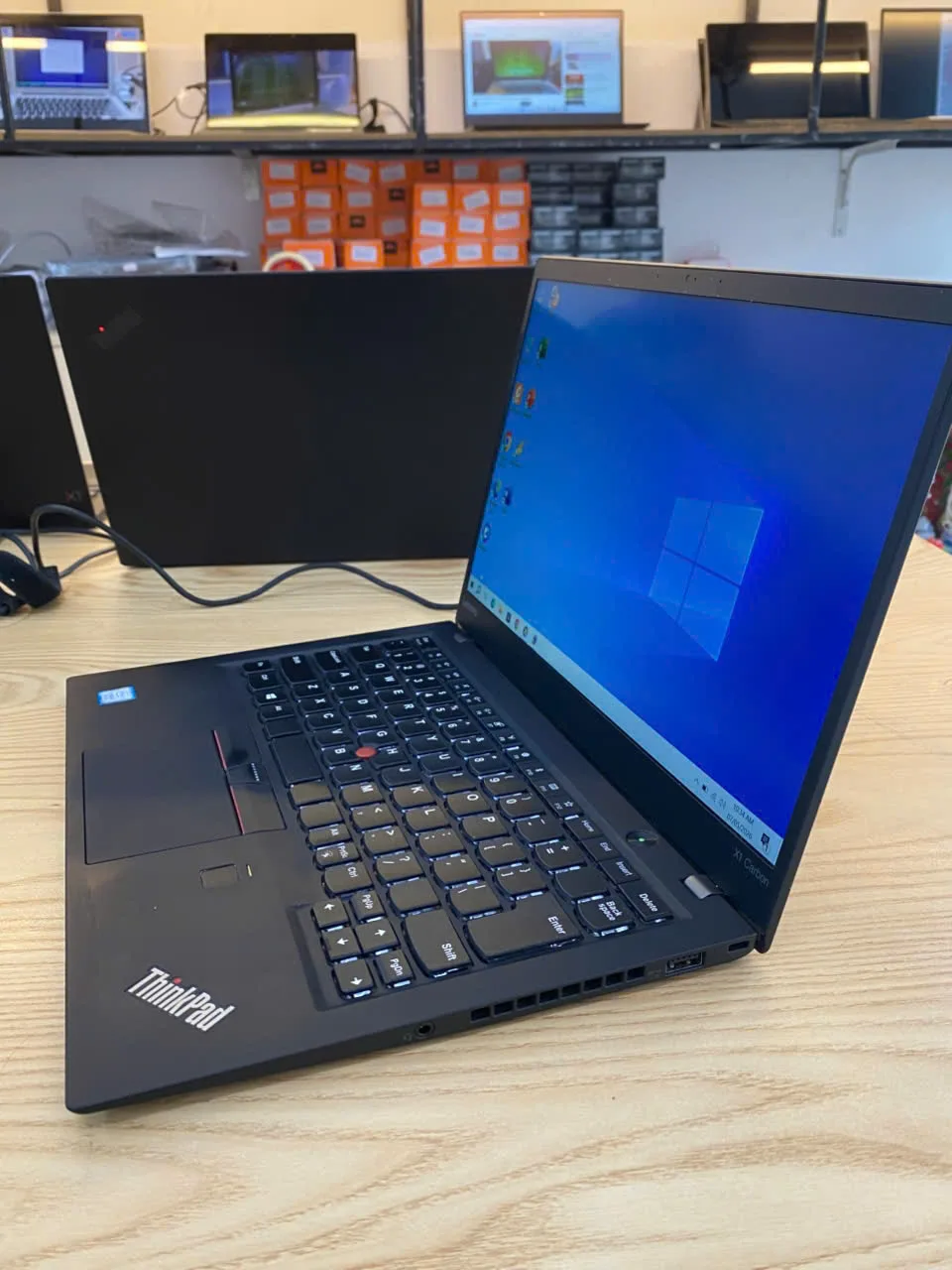 Thinkpad X1 Carbon gen 5 Core i5-7200u/ Ram 8GB/ SSD 256GB/ Màn hình 14.0" FHD