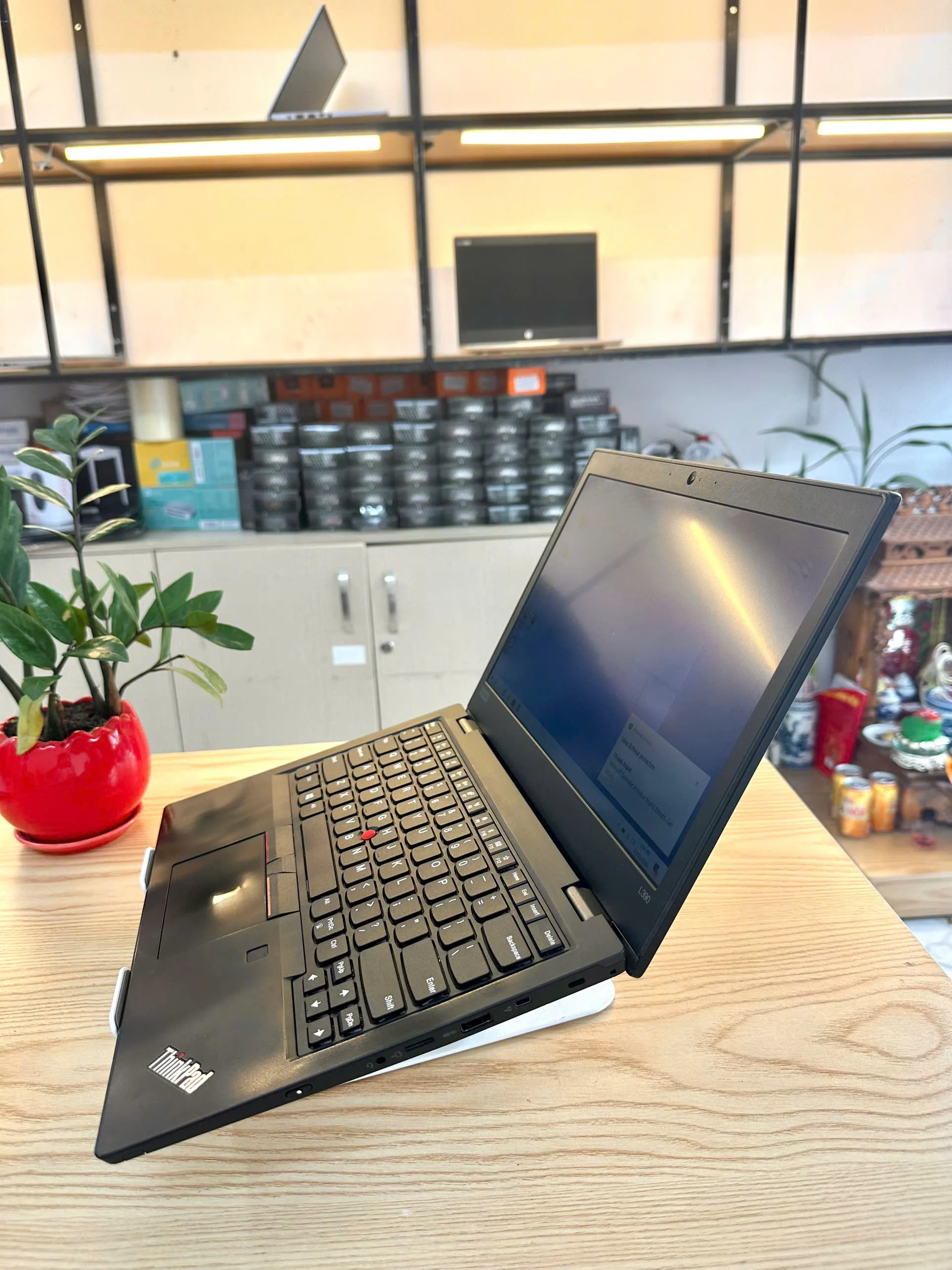 Lenovo Thinkpad L390 Core I5-8265U/Ram 4GB/SSD 128GB/15.6" HD