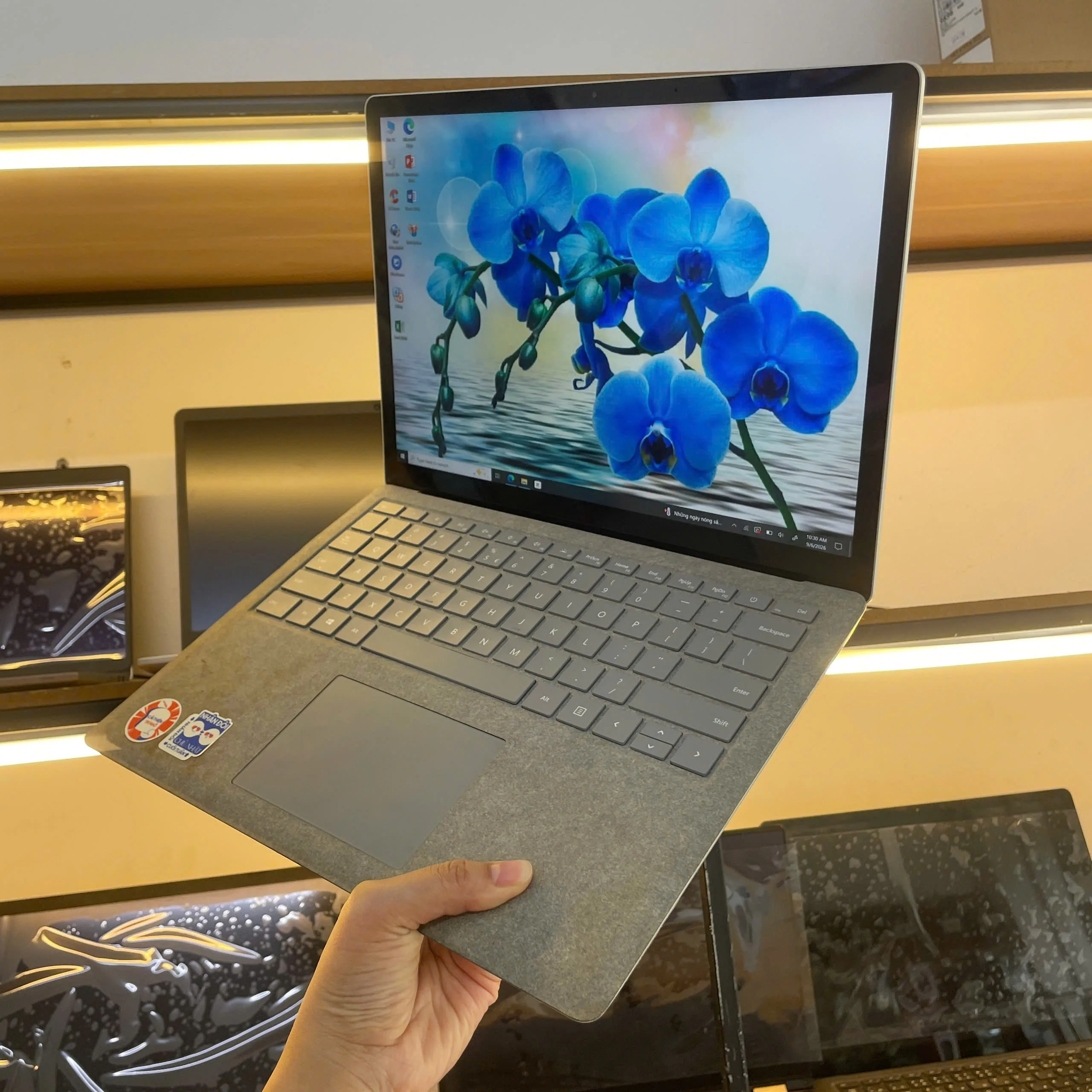 Surface Laptop i5-7300u/Ram 8GB/SSD 128GB/màn hình 13.5"2k cảm ứng
