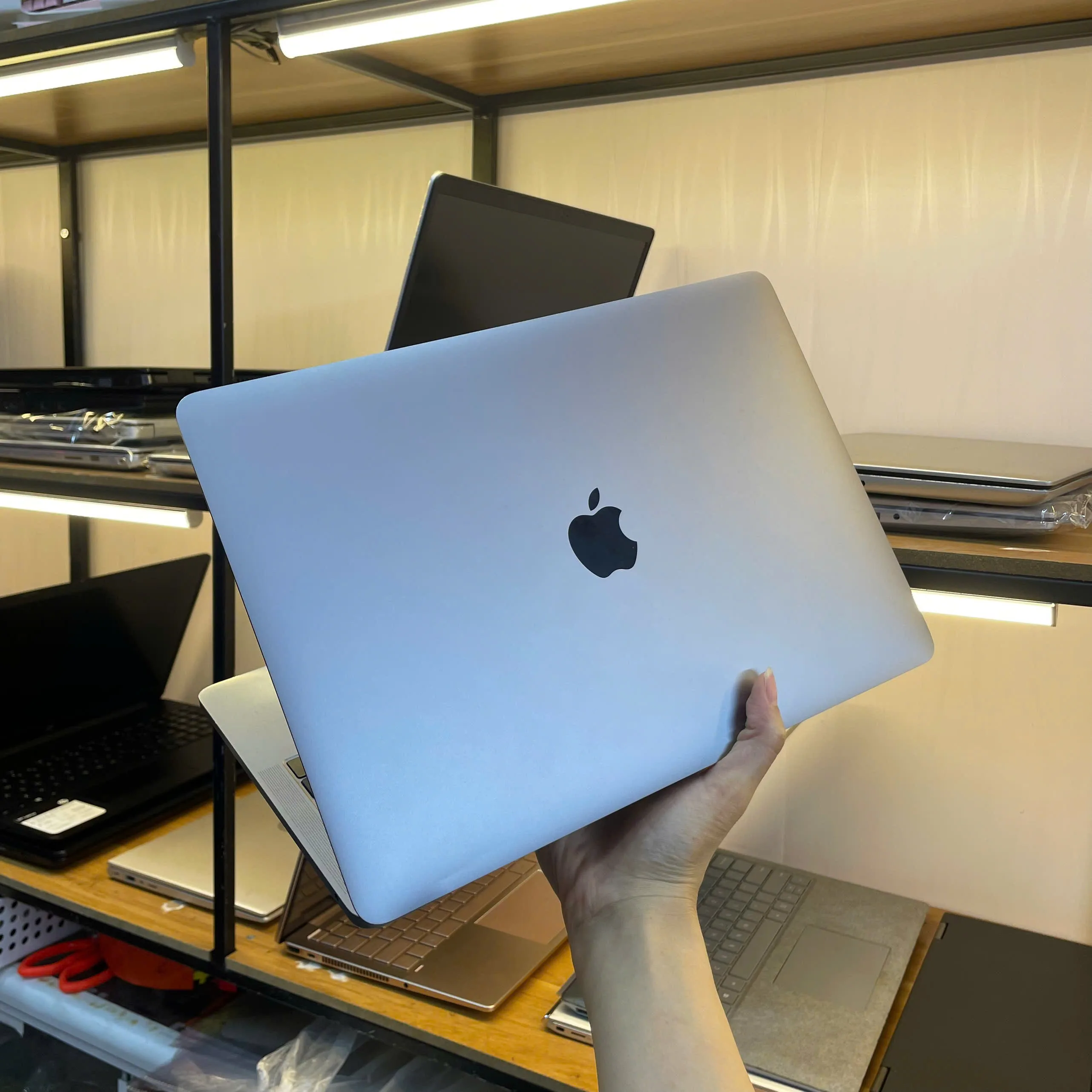 Macbook Pro 2017 core i5/Ram 8GB/SSD 256GB/màn 13.3inch 4