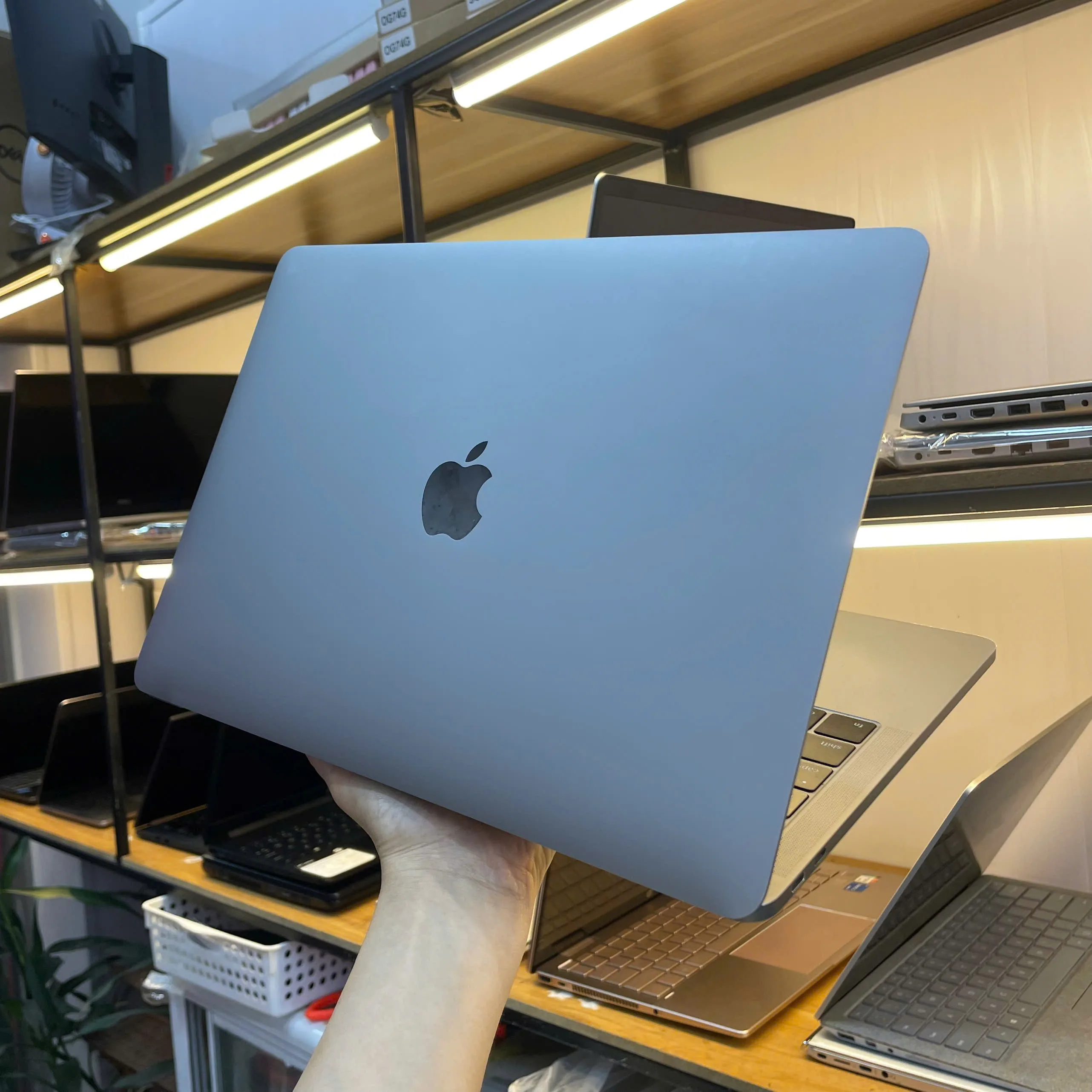 Macbook Pro 2017 core i5/Ram 8GB/SSD 256GB/màn 13.3inch 5