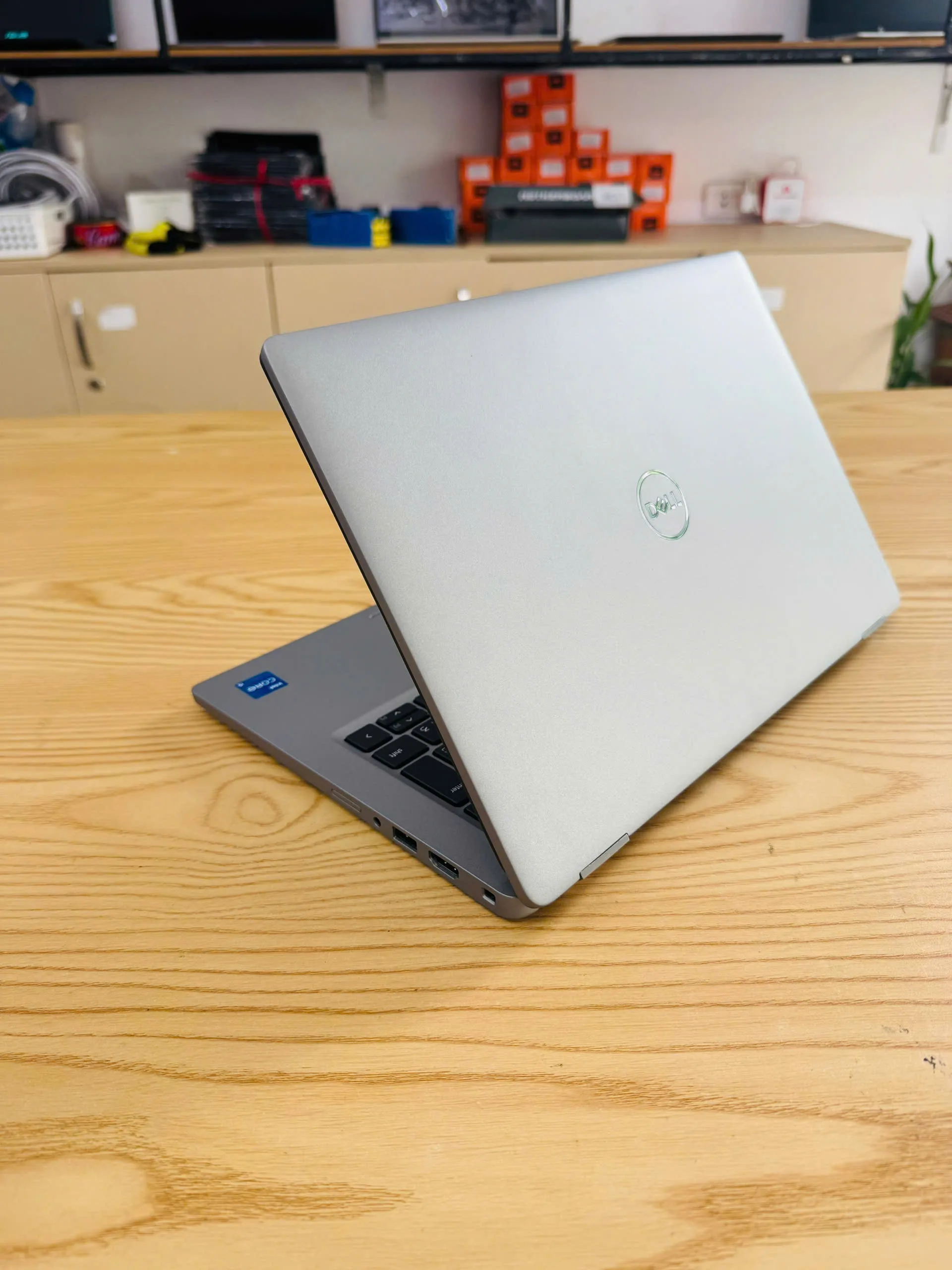 Dell Latitude 5310 Core i5-10310u/ Ram 8GB/ SSD 256GB/ Màn hình 13.3" 4