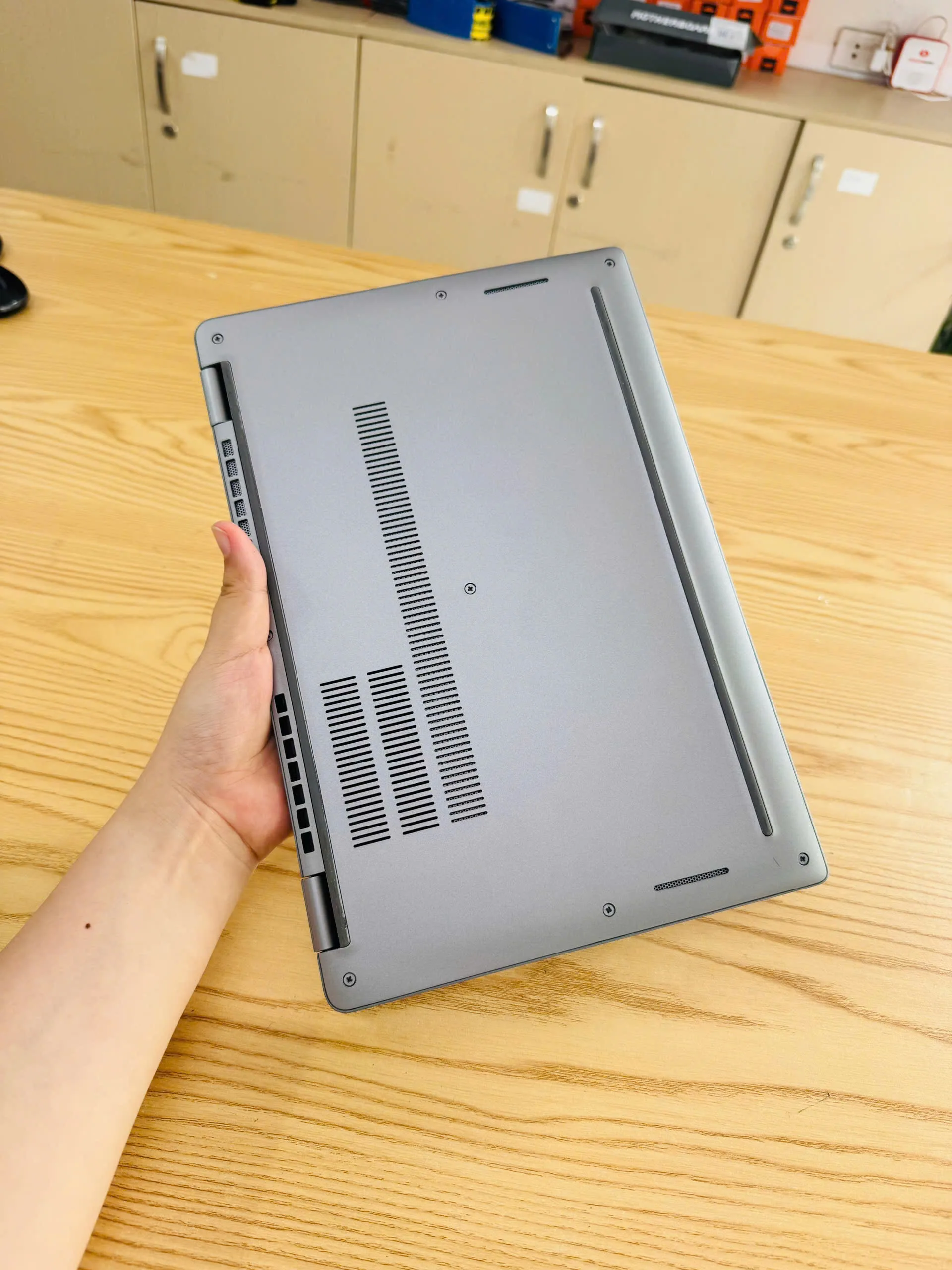 Dell Latitude 5310 Core i5-10310u/ Ram 8GB/ SSD 256GB/ Màn hình 13.3" 6