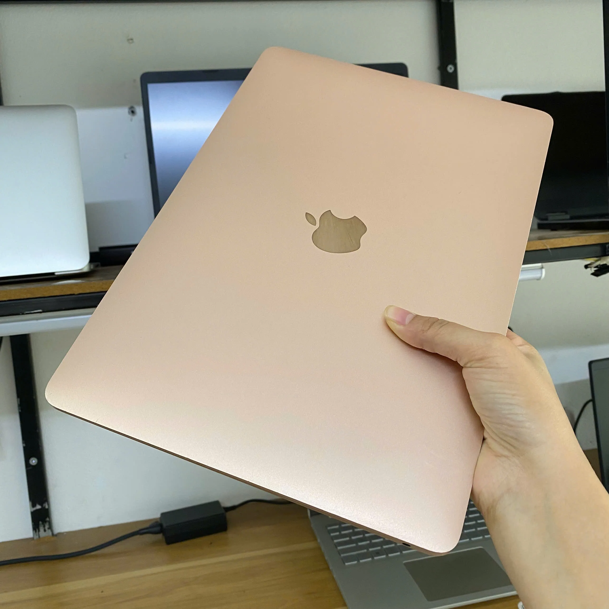 Macbook air 2020 core i3/ram 8/ssd 256/13.3"