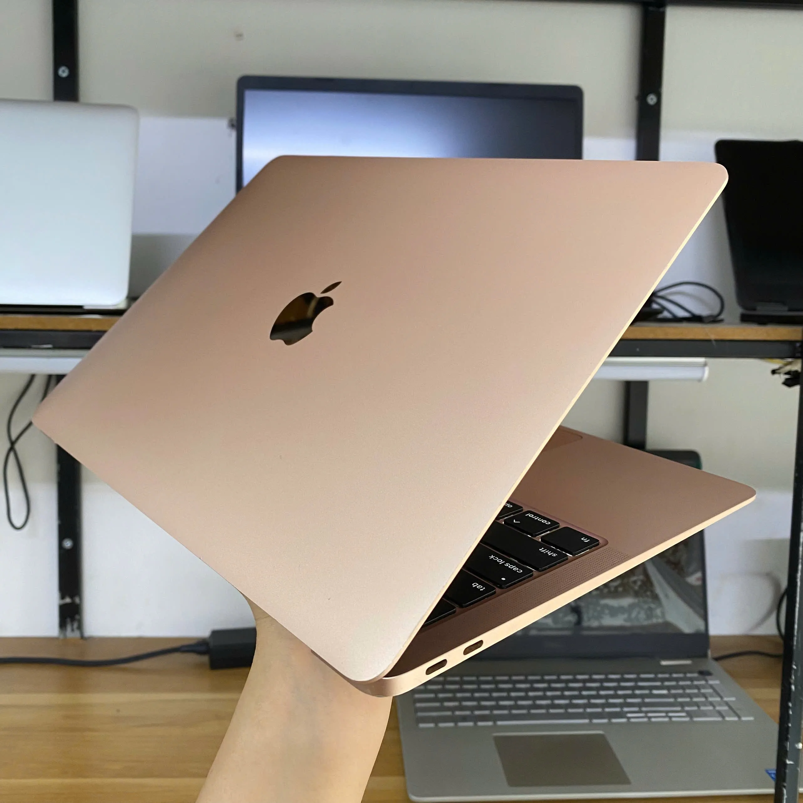 Macbook air 2020 core i3/ram 8/ssd 256/13.3"