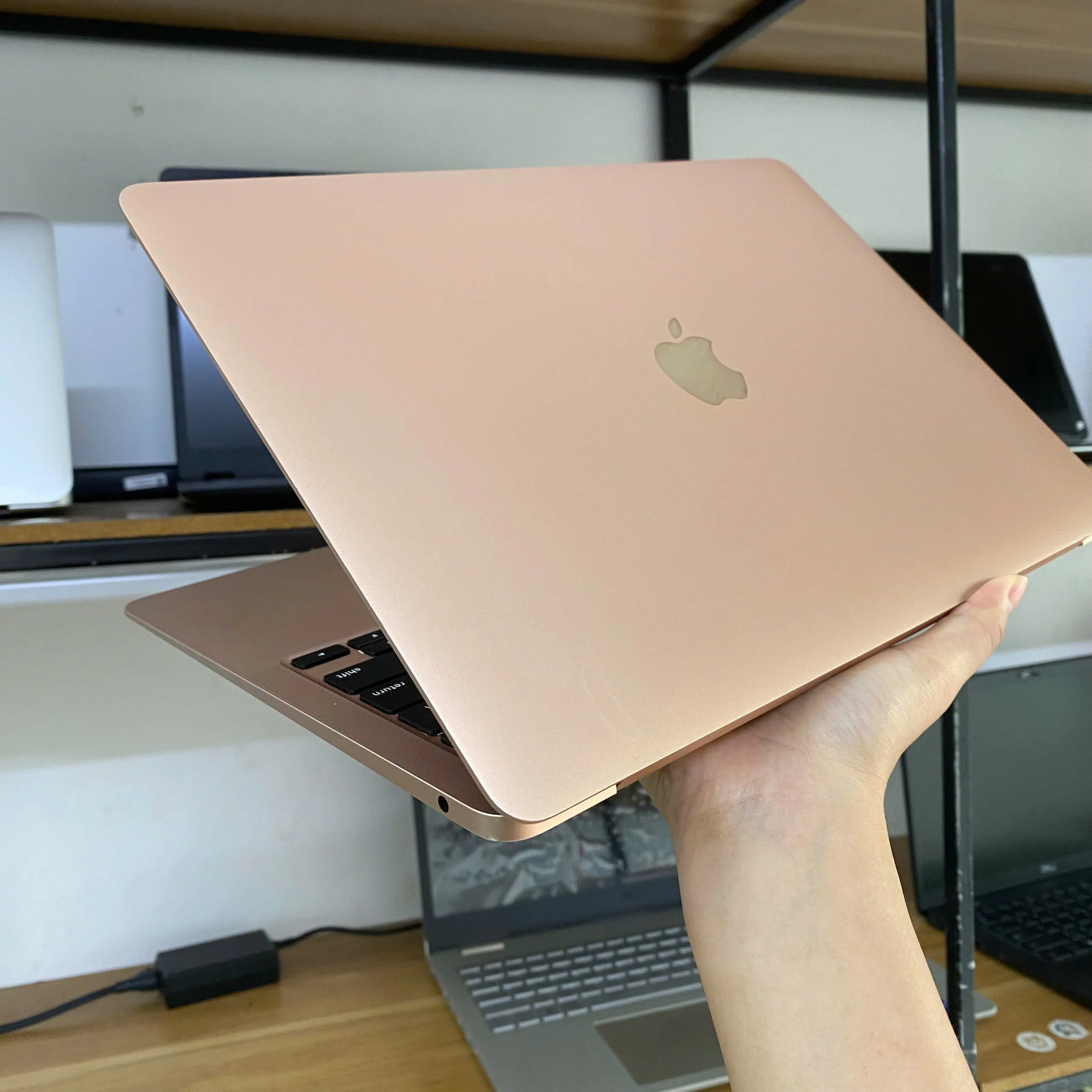 Macbook air 2020 core i3/ram 8/ssd 256/13.3"