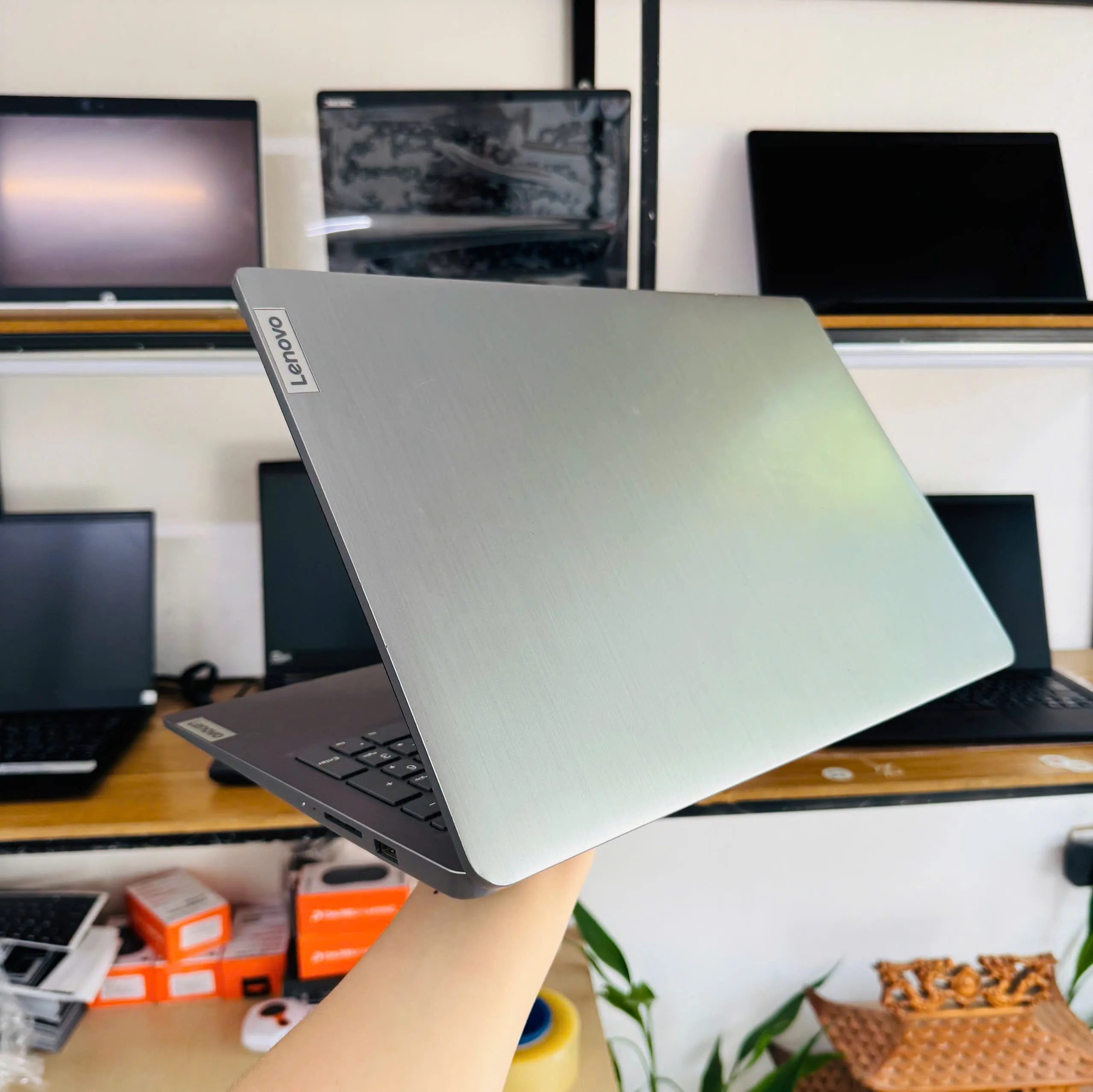 Lenovo IdeaPad Slim 3 Core i5-12450H/16/256/FHD