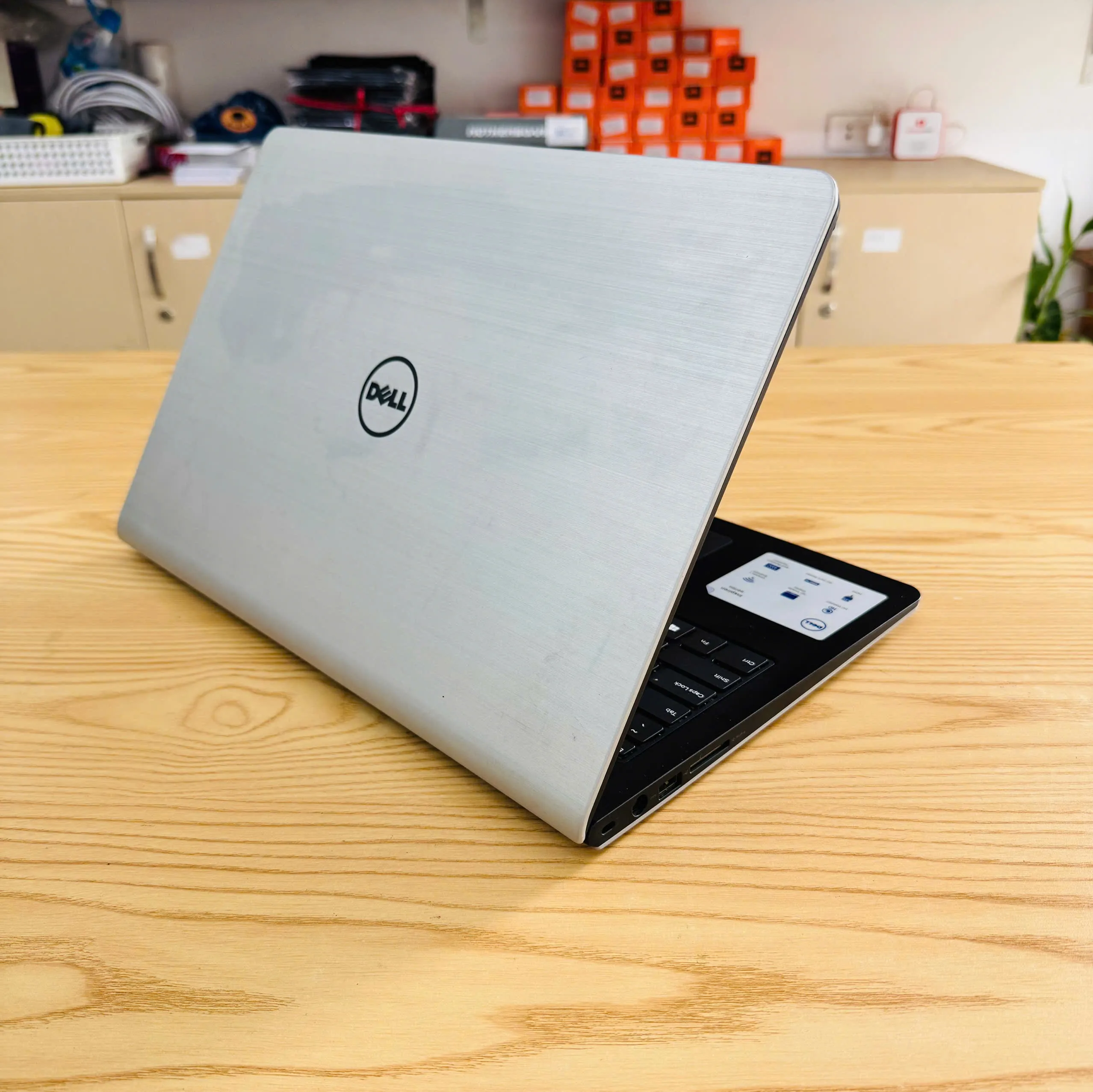 Dell inspiron 5548 core i5-5200u ram 4gb ssd 120gb/Màn hình 15.6"