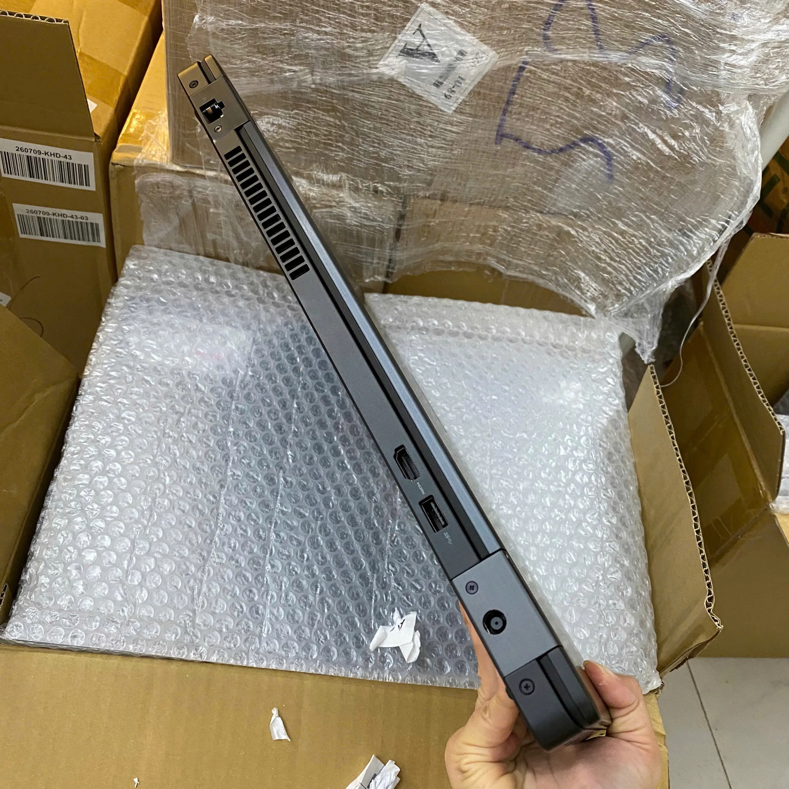 Dell Latitude 5590 core i5-8350u ram 8gb ssd 256gb/Màn hình 15.6"