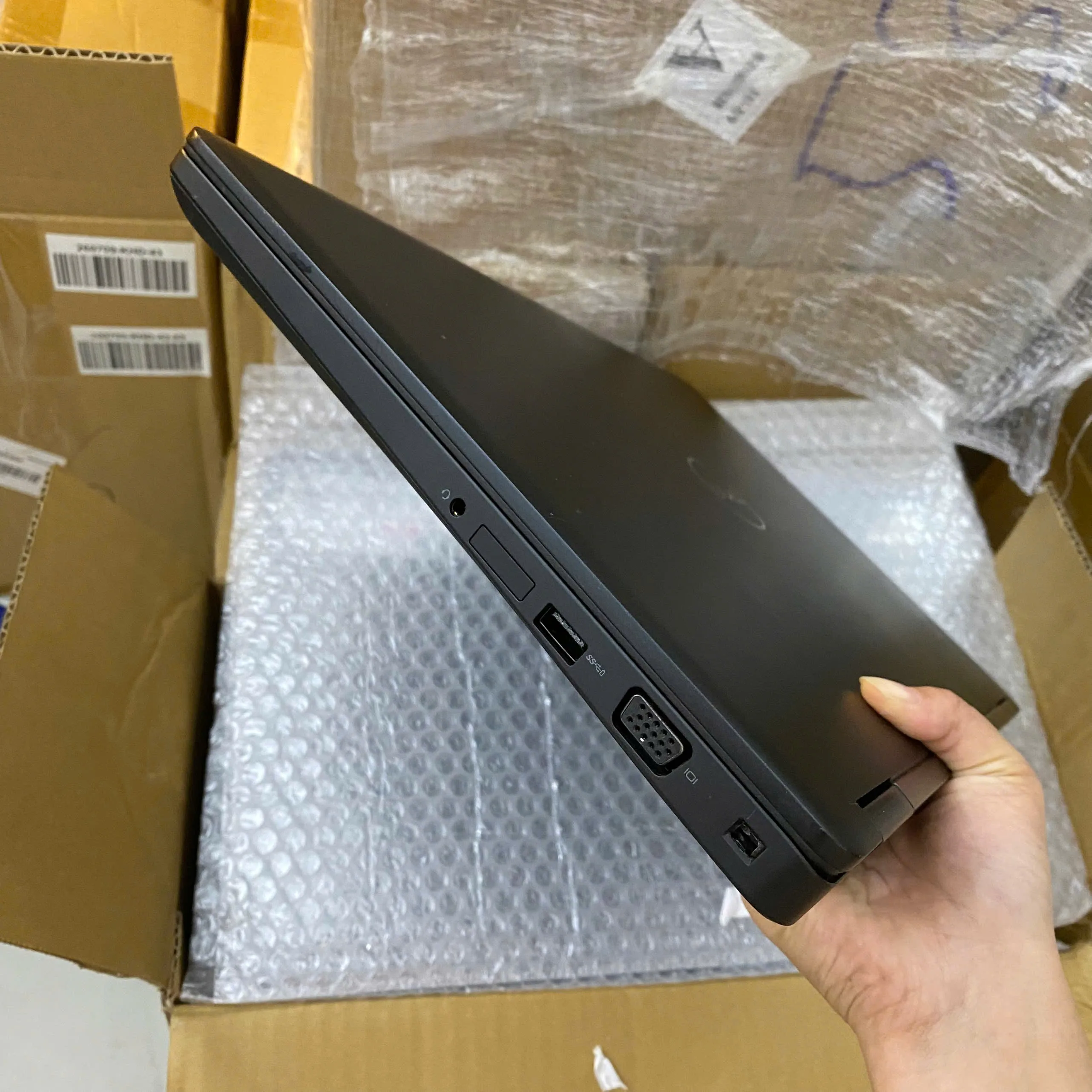 Dell Latitude 5590 core i5-8350u ram 8gb ssd 256gb/Màn hình 15.6"
