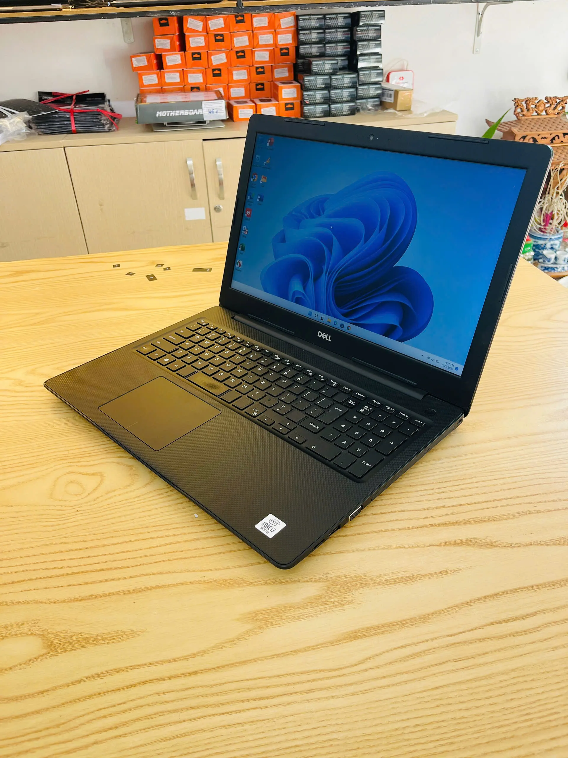 Dell Latitude 3590 core i5-8250u ram 8gb ssd 256gb/Màn hình 15.6"