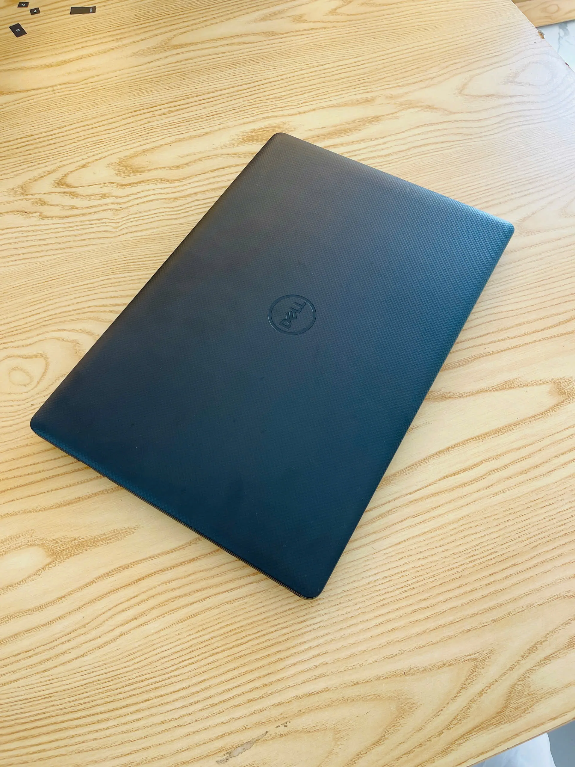 Dell Latitude 3590 core i5-8250u ram 8gb ssd 256gb/Màn hình 15.6"