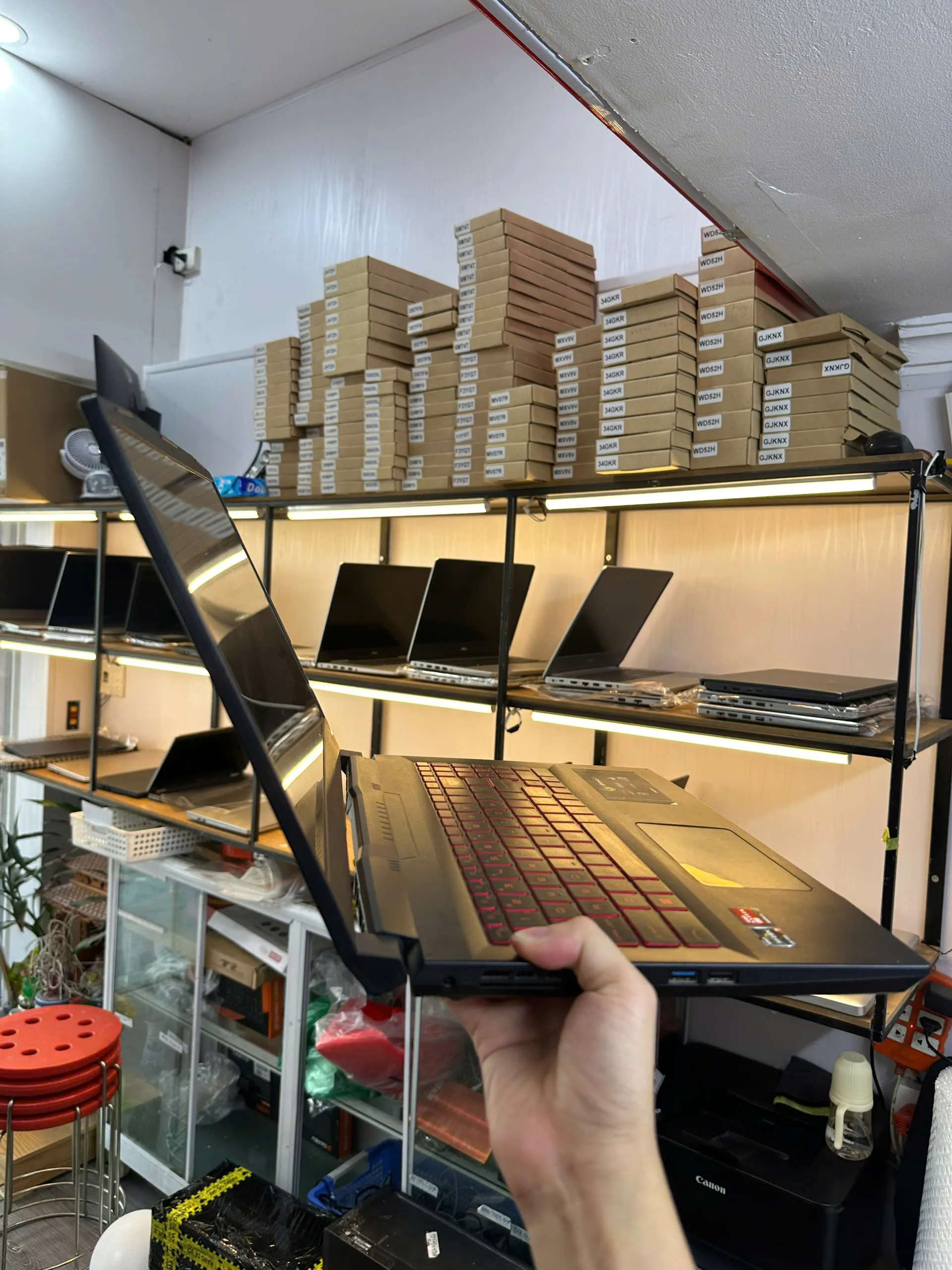 MSI Bravo 15 AMD Ryzen 5-4600H ram 8gb ssd 256gb/RX 5300M/Màn hình 15.6"
