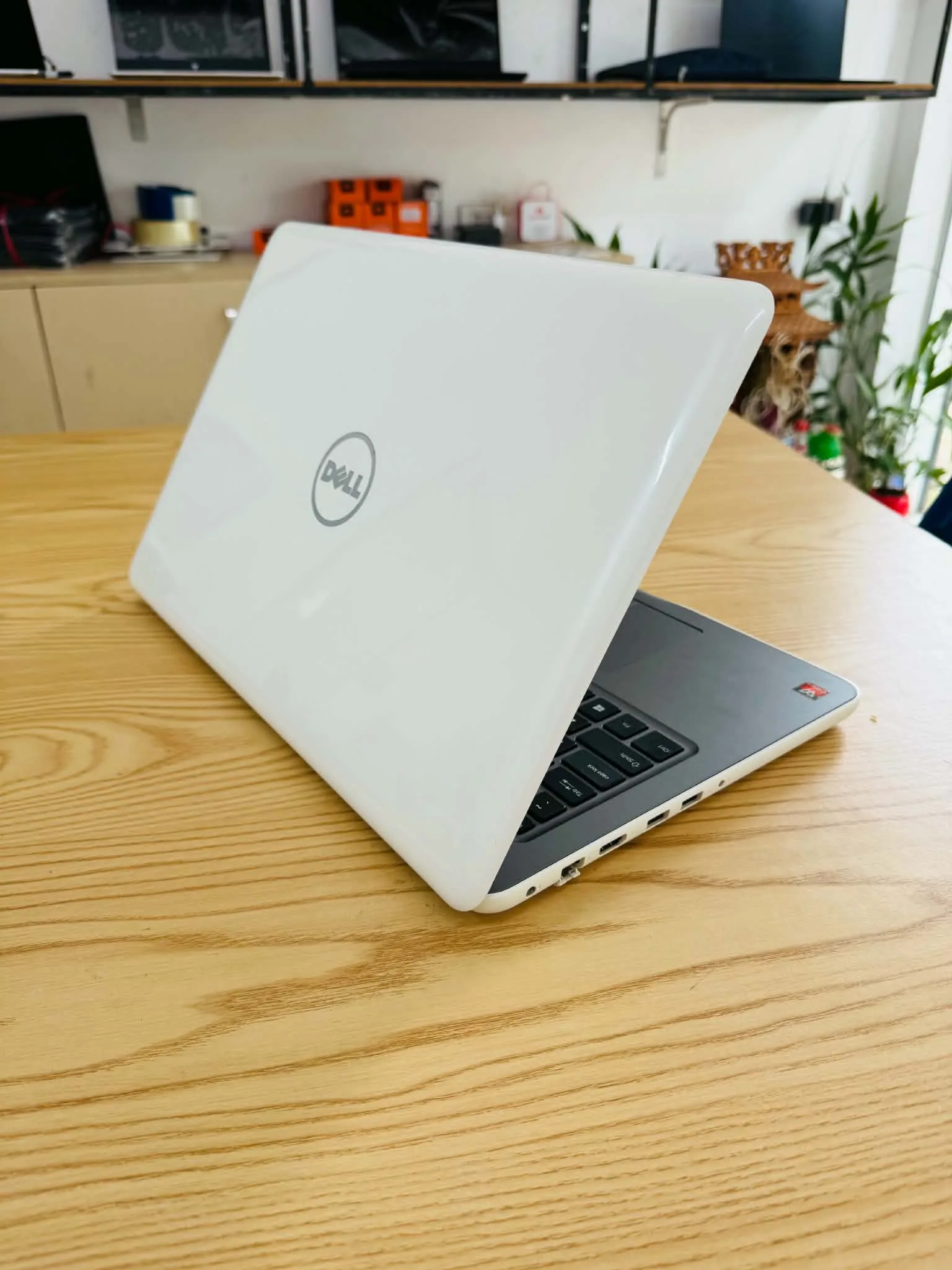Dell Inspiron 5567 core i5-7200/Ram 8Gb/SSD 256GB/màn hình 15.6"