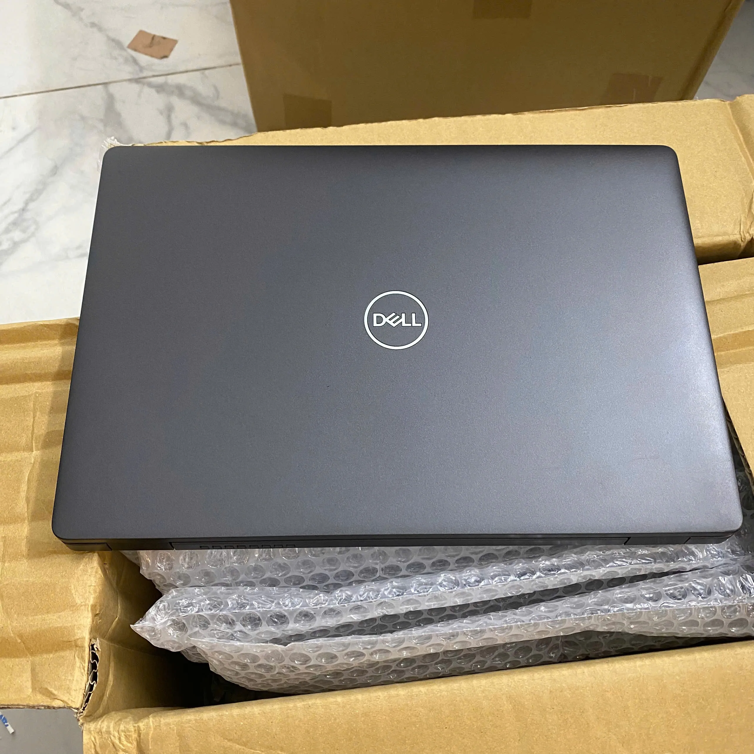 Dell Latitude 5300 core i5-8365u ram 8gb ssd 128gb/Màn hình 13.3" - 2