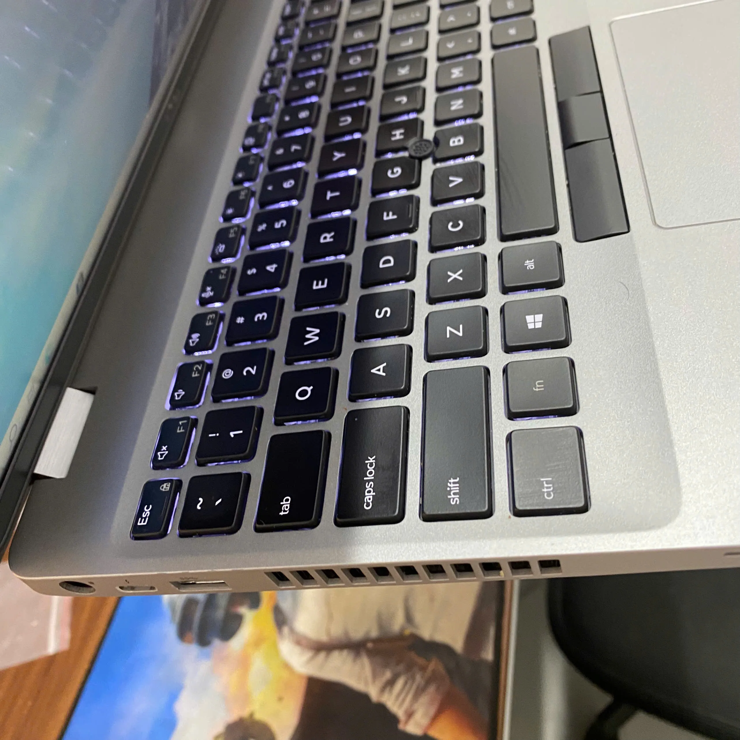 Dell Latitude 5510 core i5-10310U ram 8gb ssd 256/Màn hình 15.6"
