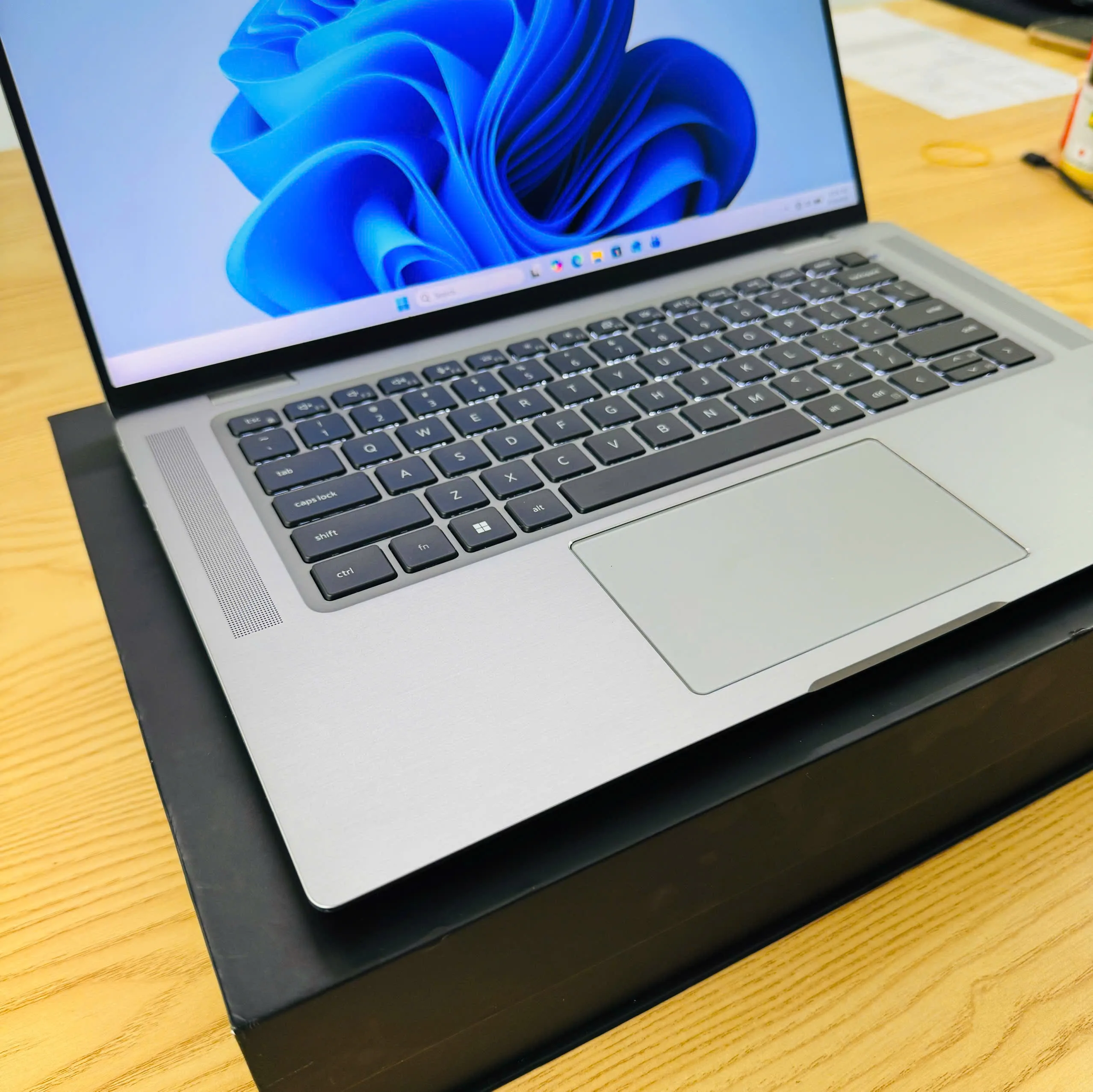 Dell Latitude 9520 i5-1145G7 Ram 16GB SSD 256GB màn hình 15.6"