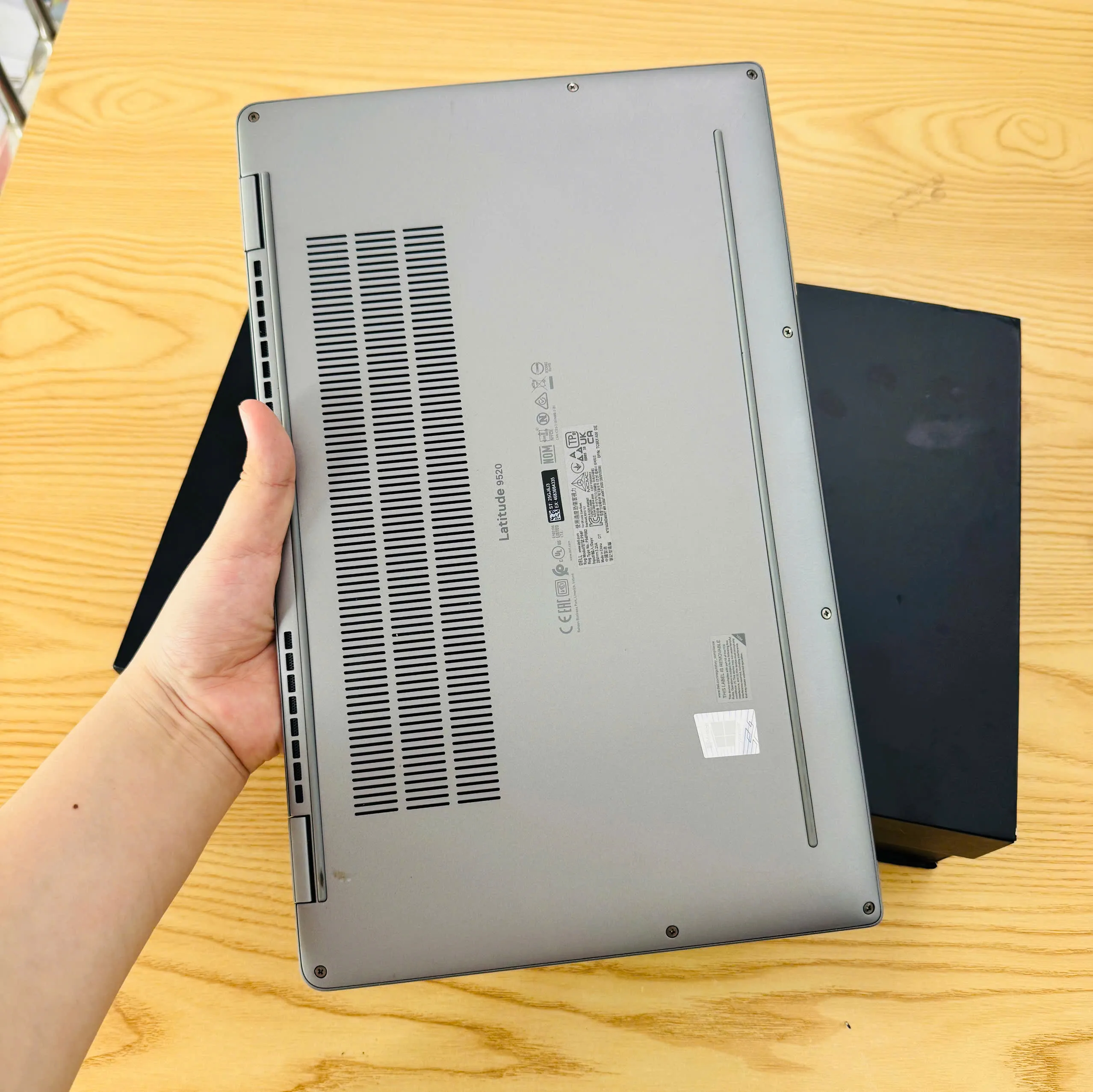 Dell Latitude 9520 i5-1145G7 Ram 16GB SSD 256GB màn hình 15.6"