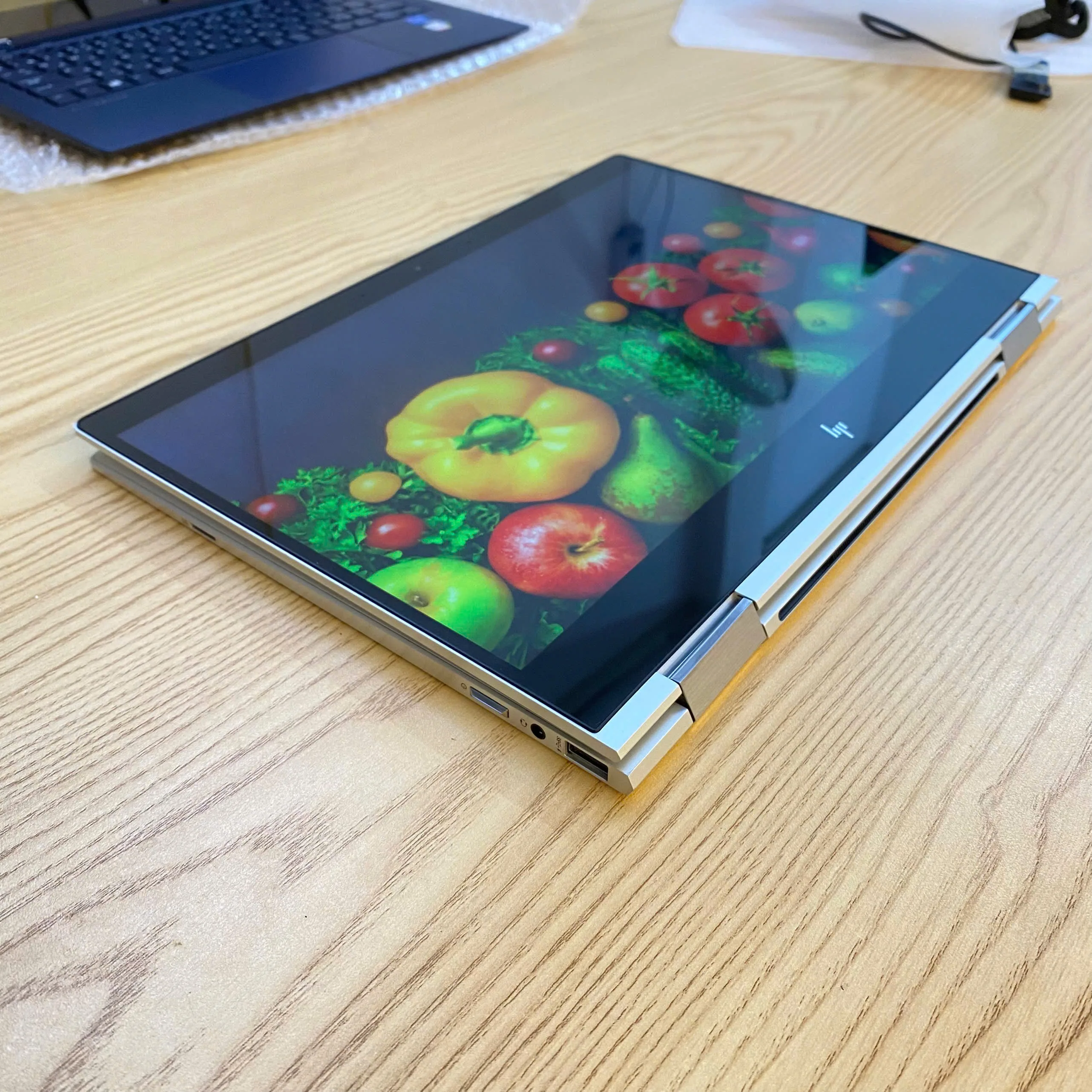 HP Spectre X360 core i7-8550u/Ram 16GB/SSD 512GB/touch gập 360 - 3