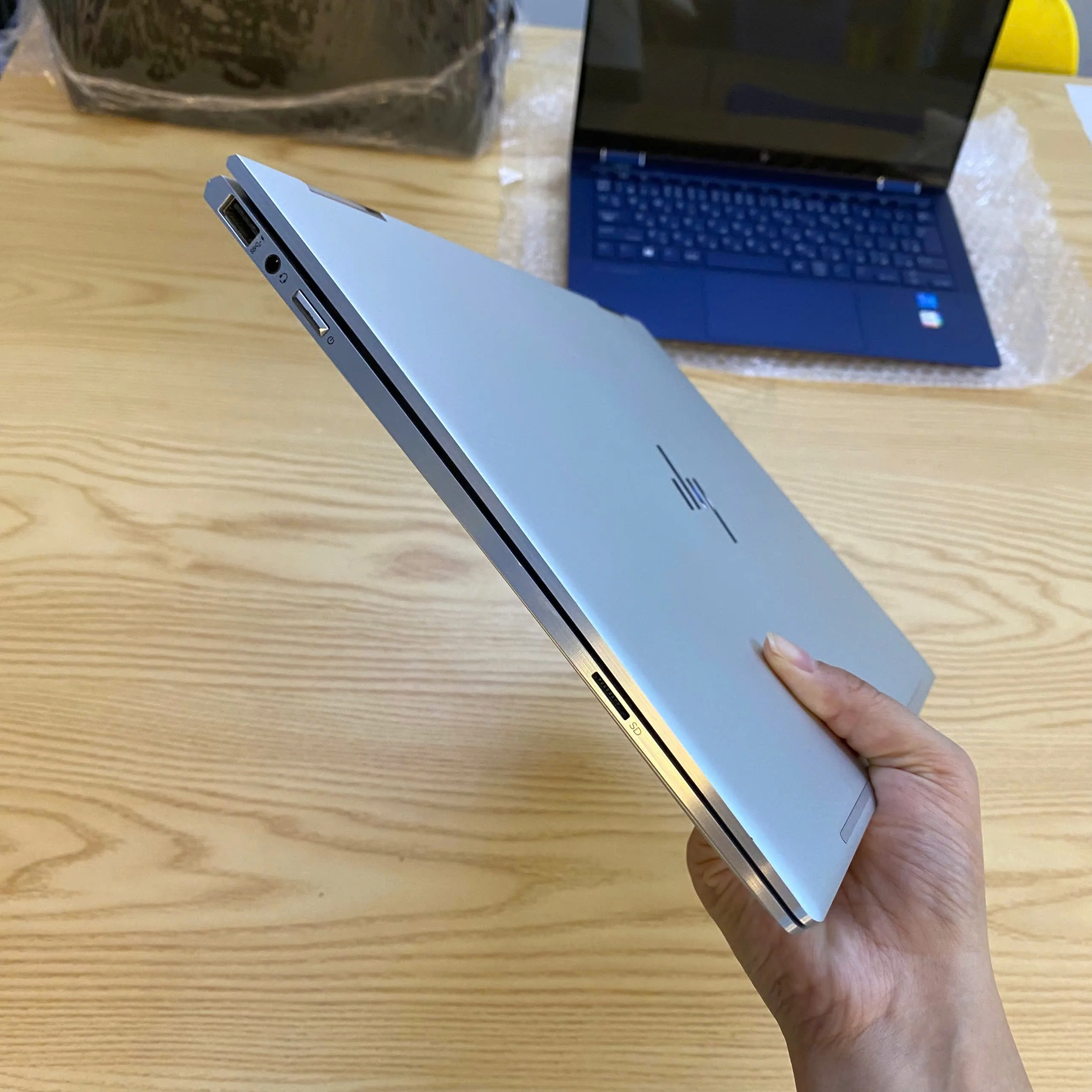 HP Spectre X360 core i7-8550u/Ram 16GB/SSD 512GB/touch gập 360 - 7