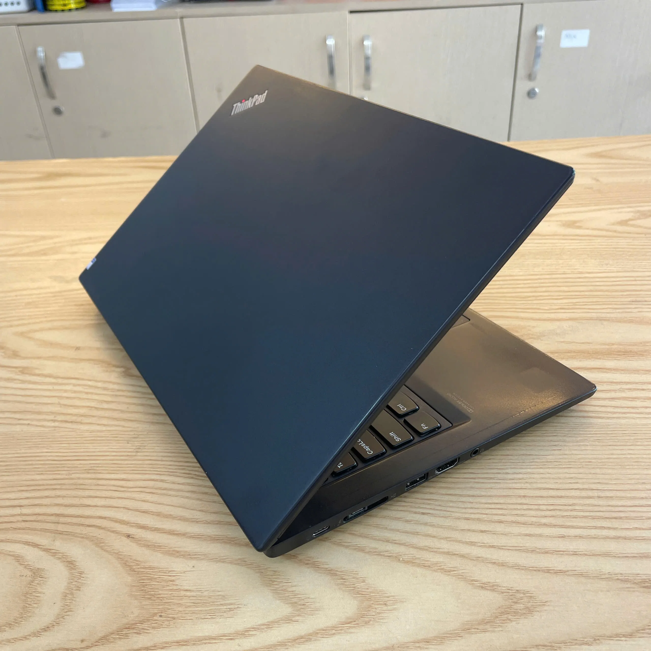 Lenovo Thinkpad x13 gen 1 Core i5-10310U/ Ram 8GB/ SSD 256GB/ Màn hình 13.3" FHD