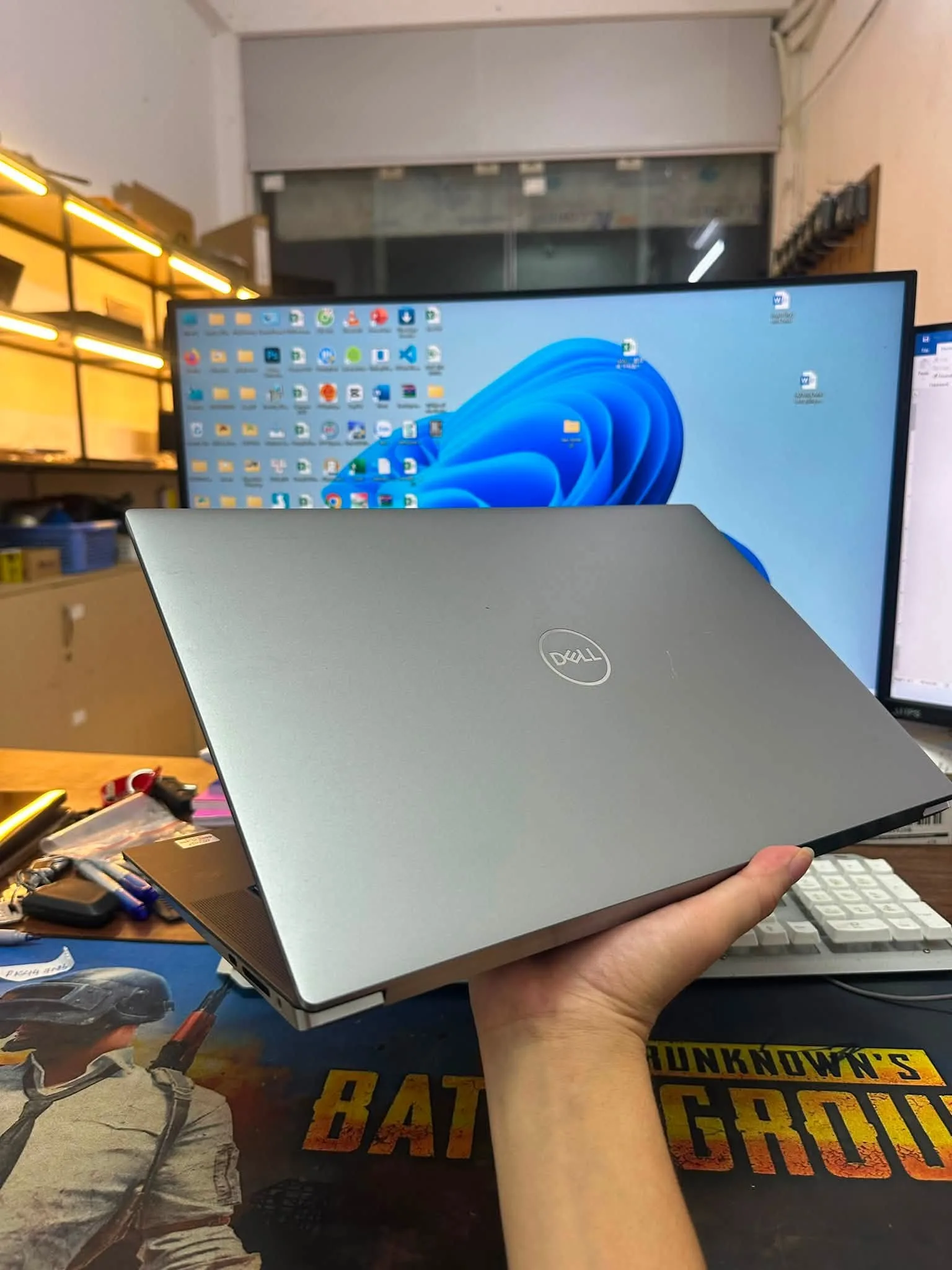 Dell Precision 5550 core i5-10400H ram 16gb ssd 256gb/Màn hình 15.6"