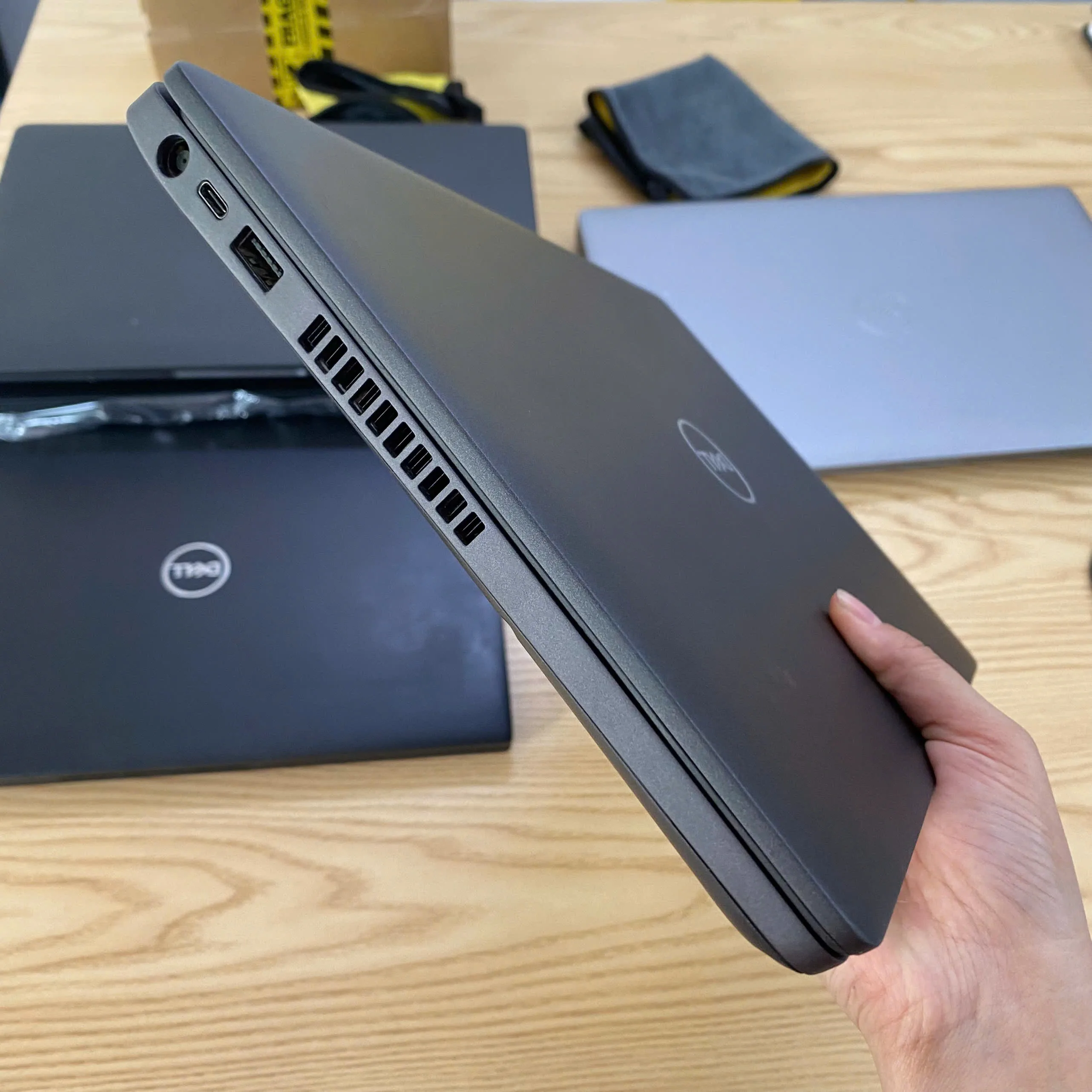 Dell Latitude 5400 core i5-8365u ram 8gb ssd 256gb/Màn hình 14"